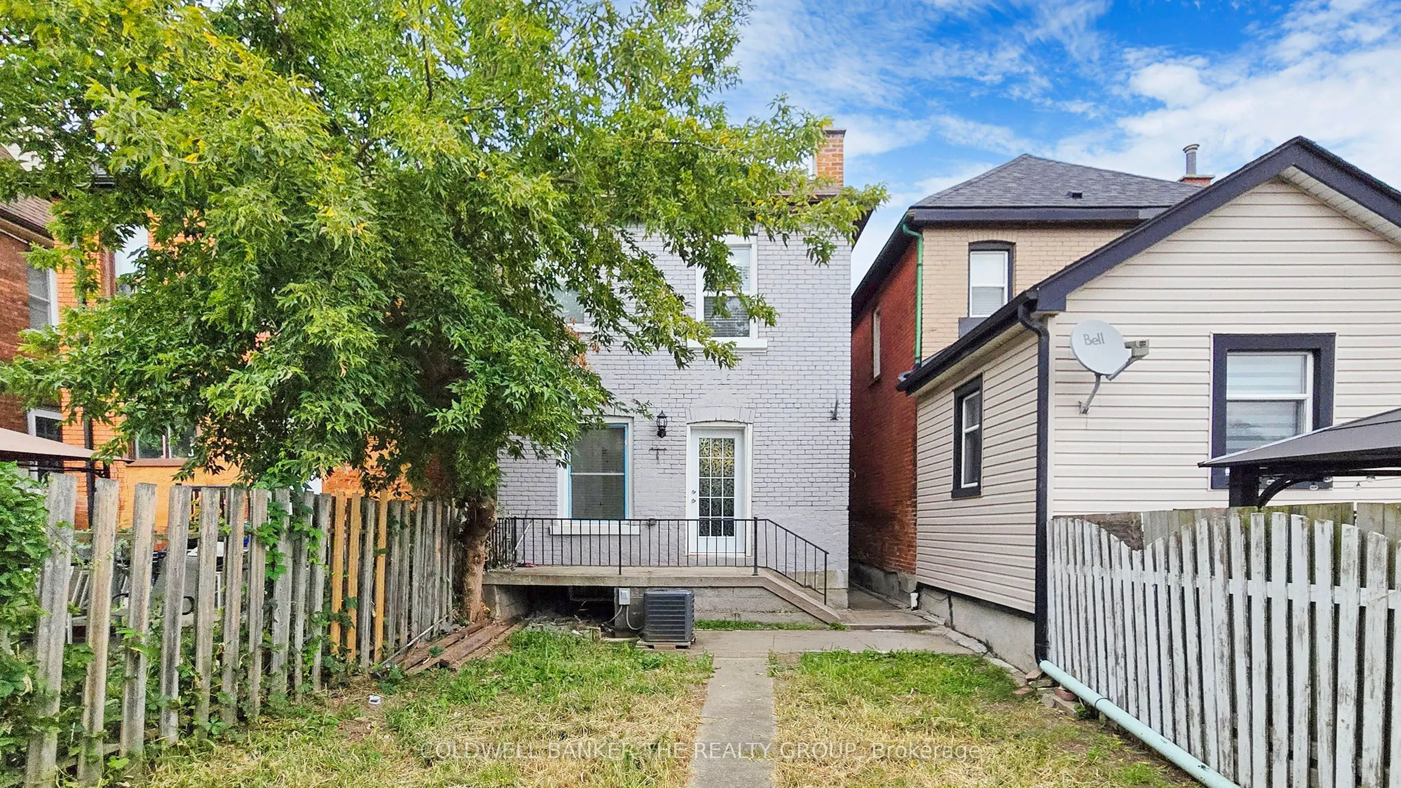 194 Simcoe Street E
