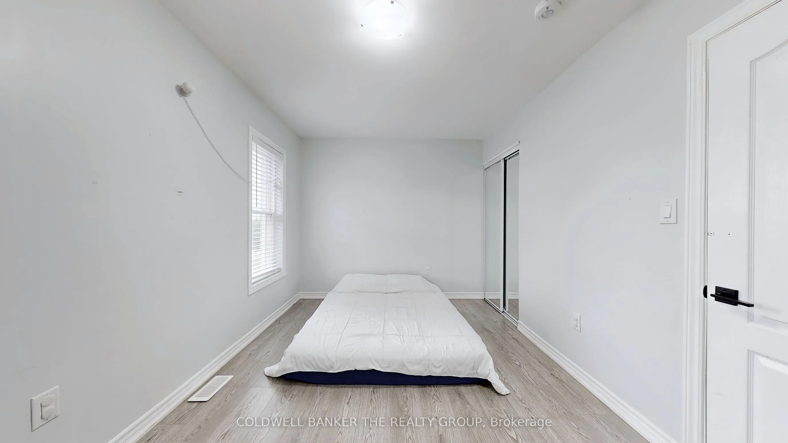 194 Simcoe Street E