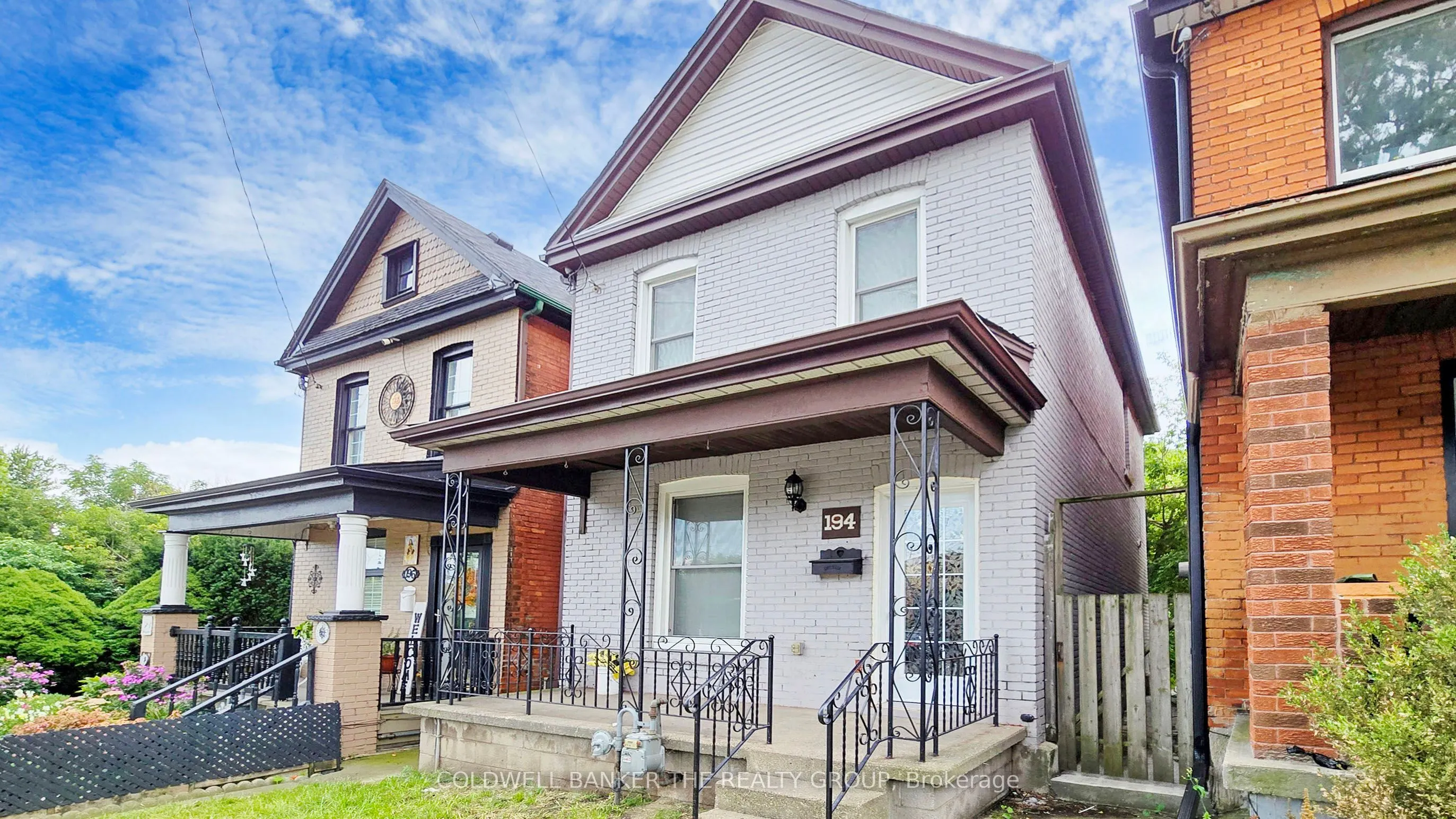194 Simcoe Street E