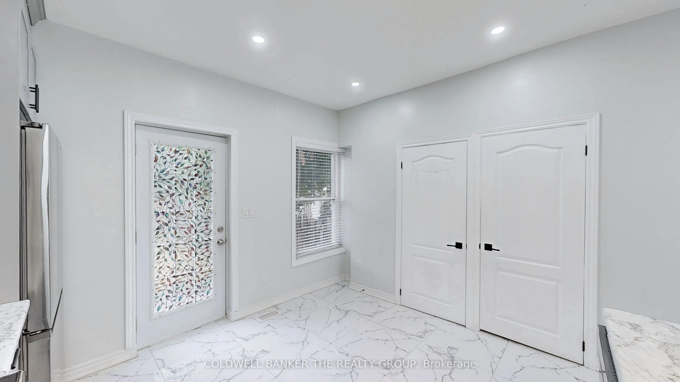 194 Simcoe Street E