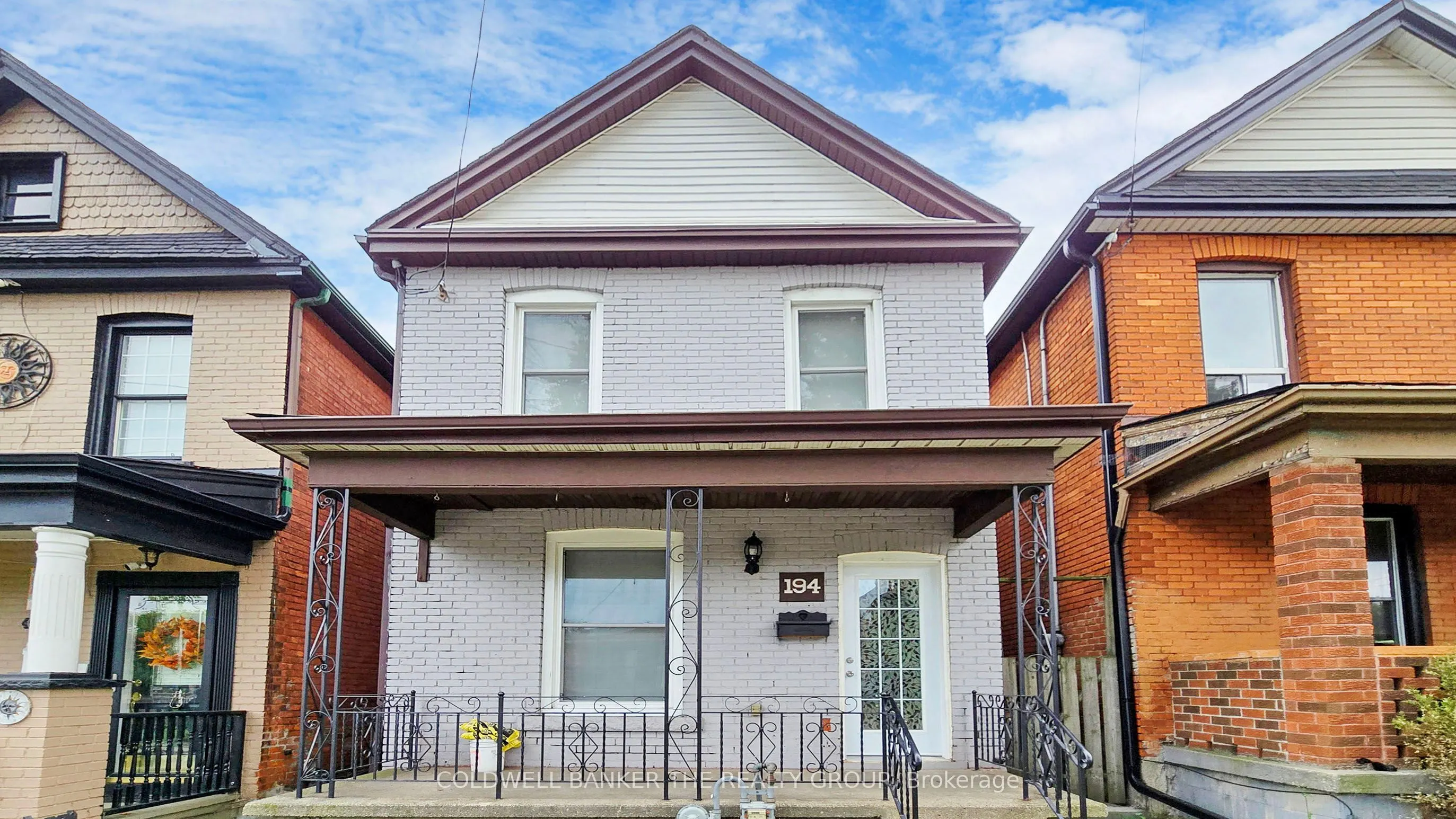 194 Simcoe Street E