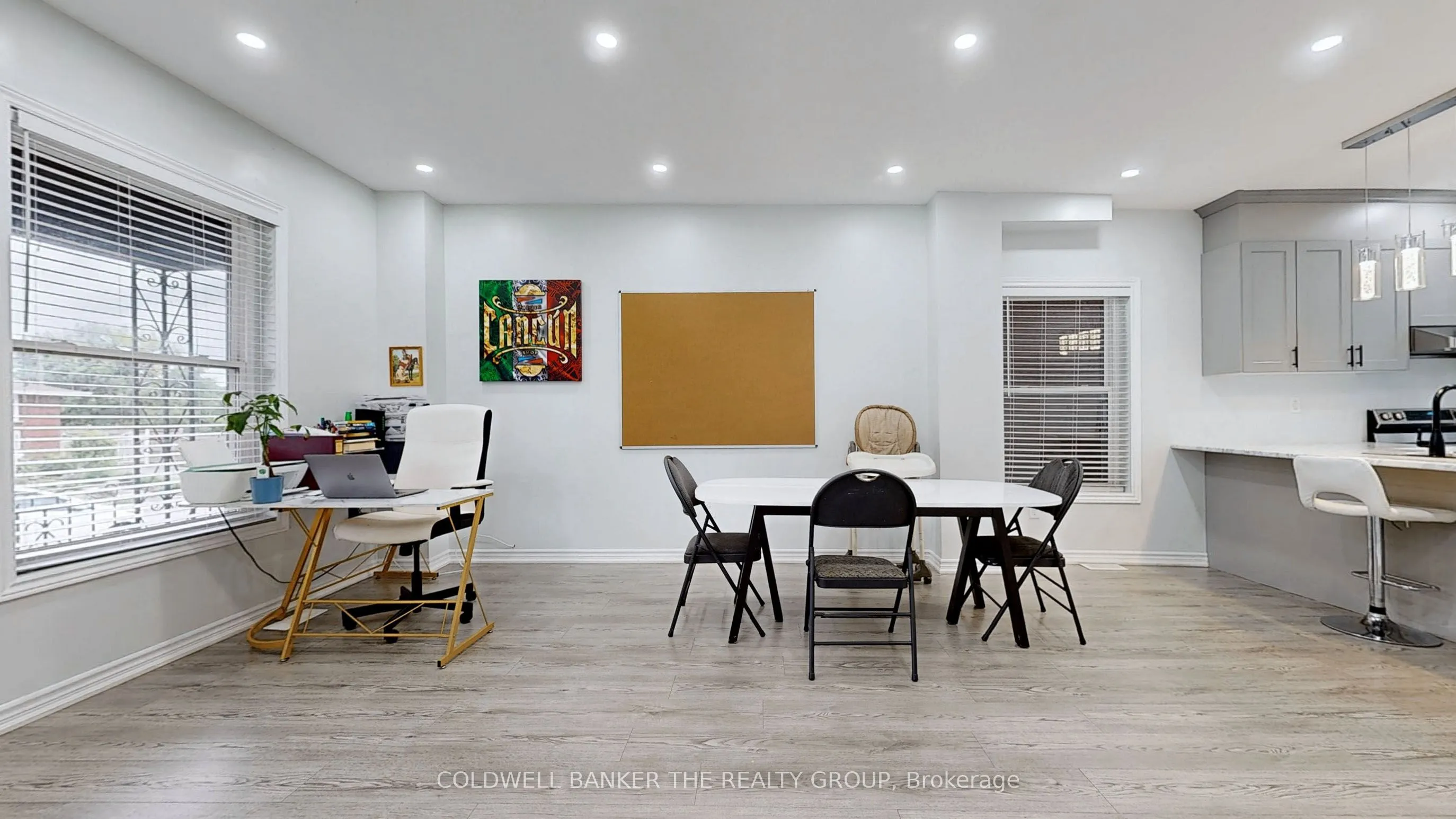 194 Simcoe Street E