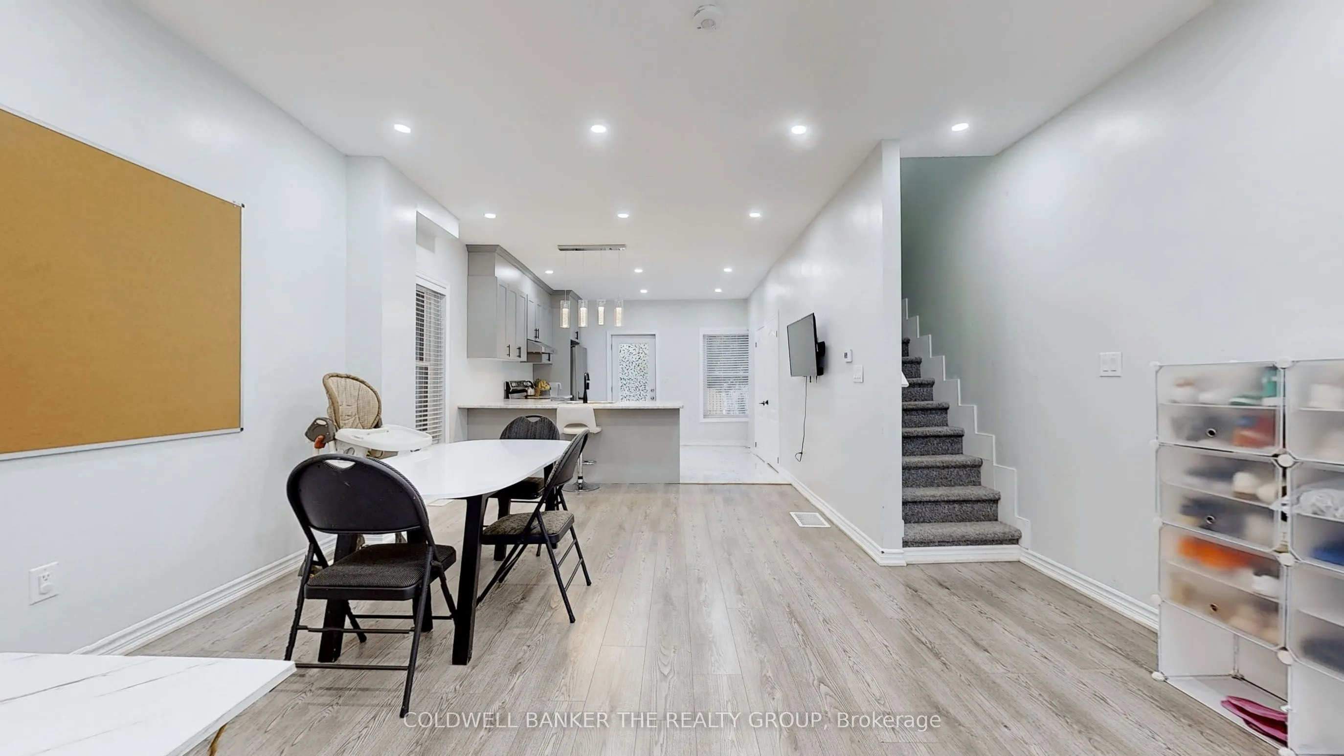 194 Simcoe Street E