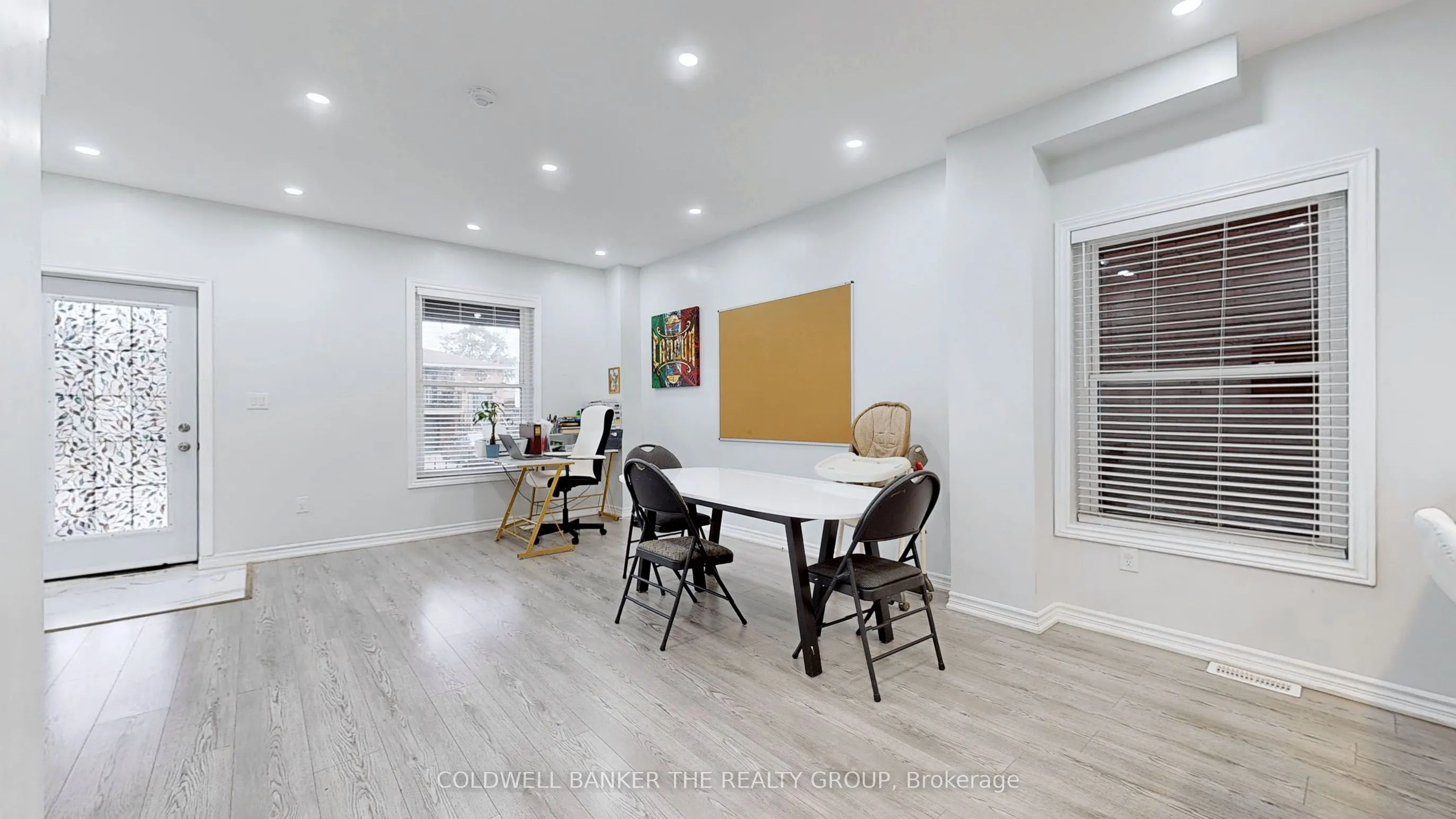 194 Simcoe Street E