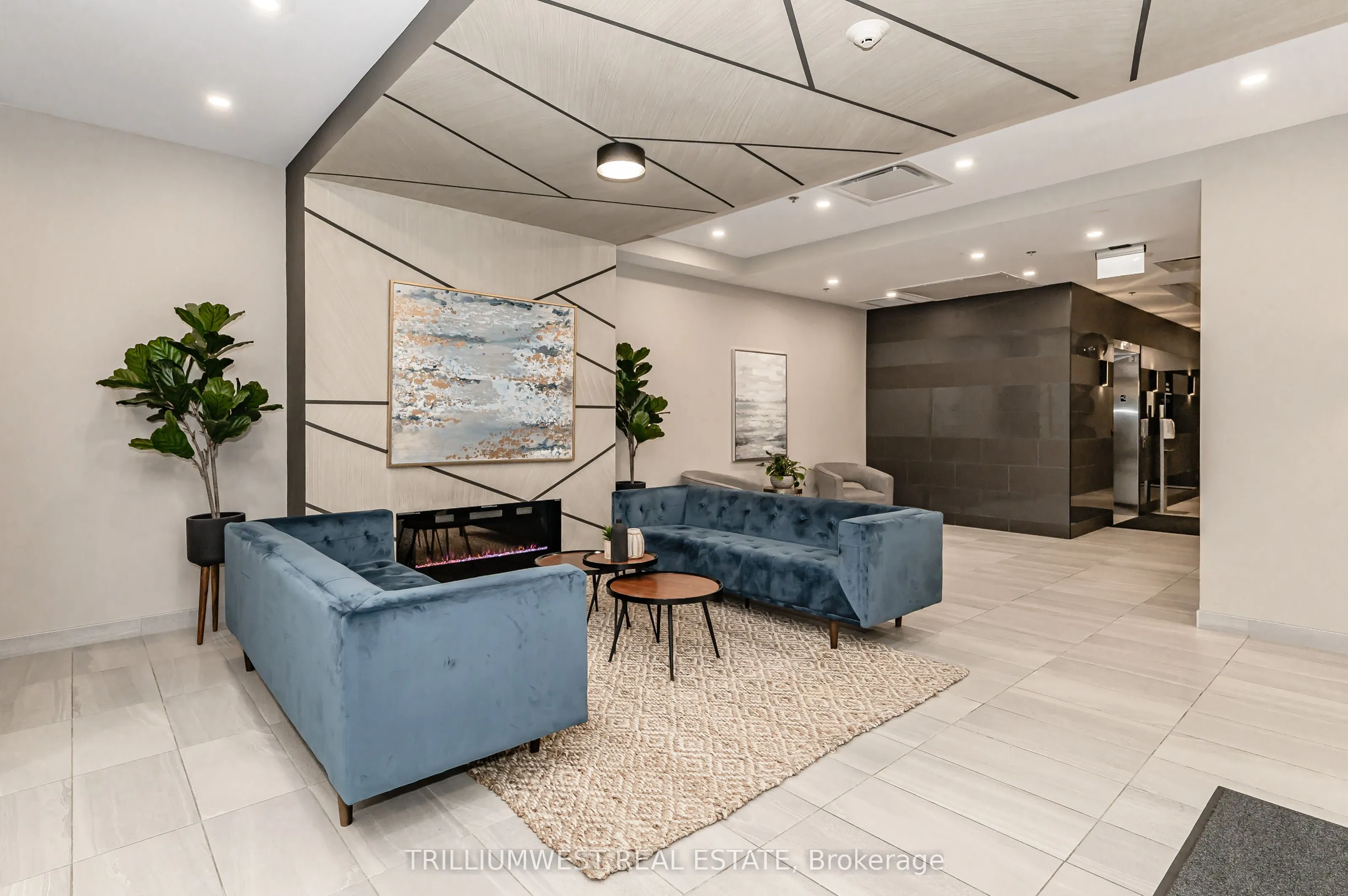 60 Charles Street W, #4