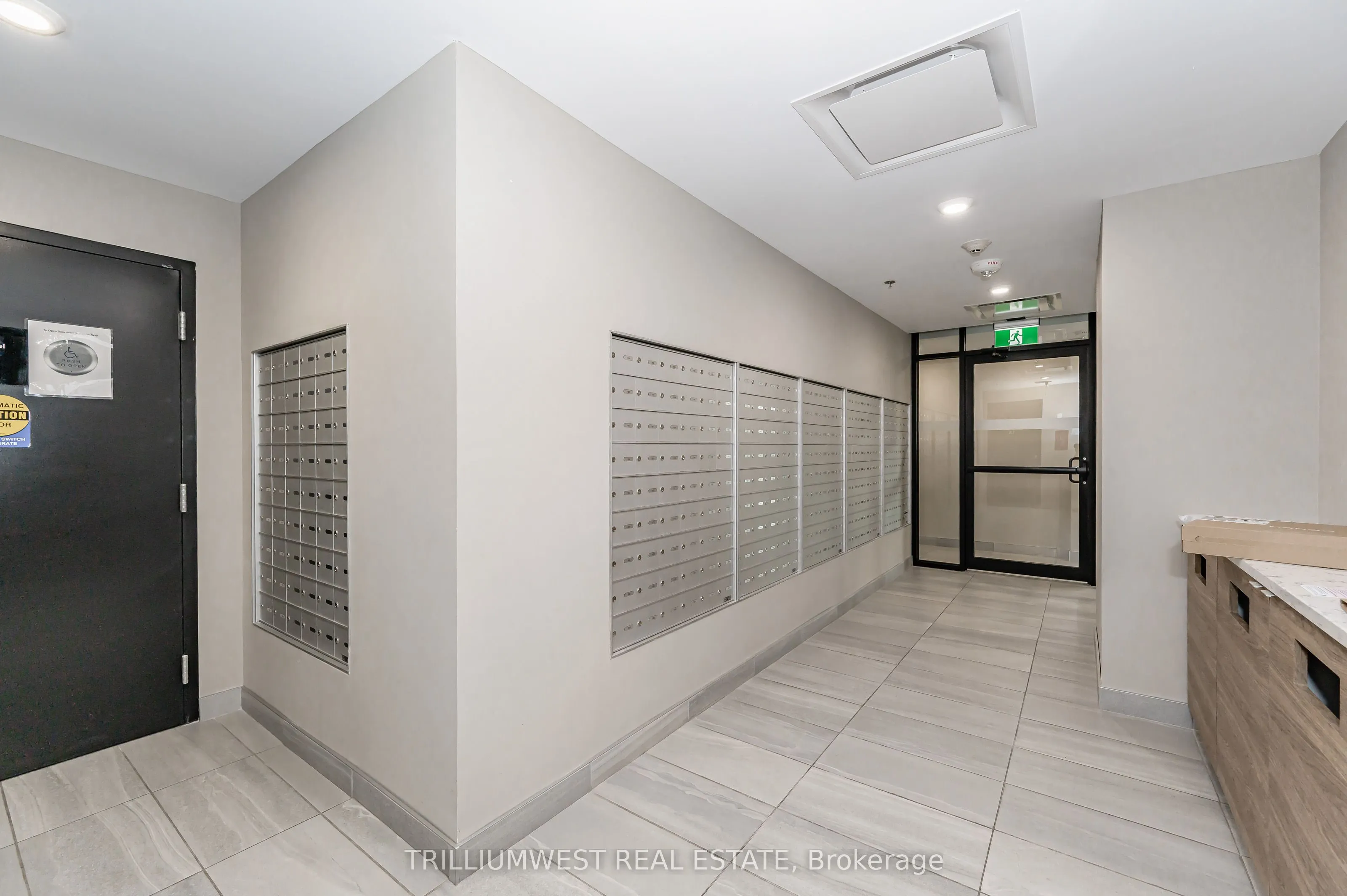 60 Charles Street W, #4
