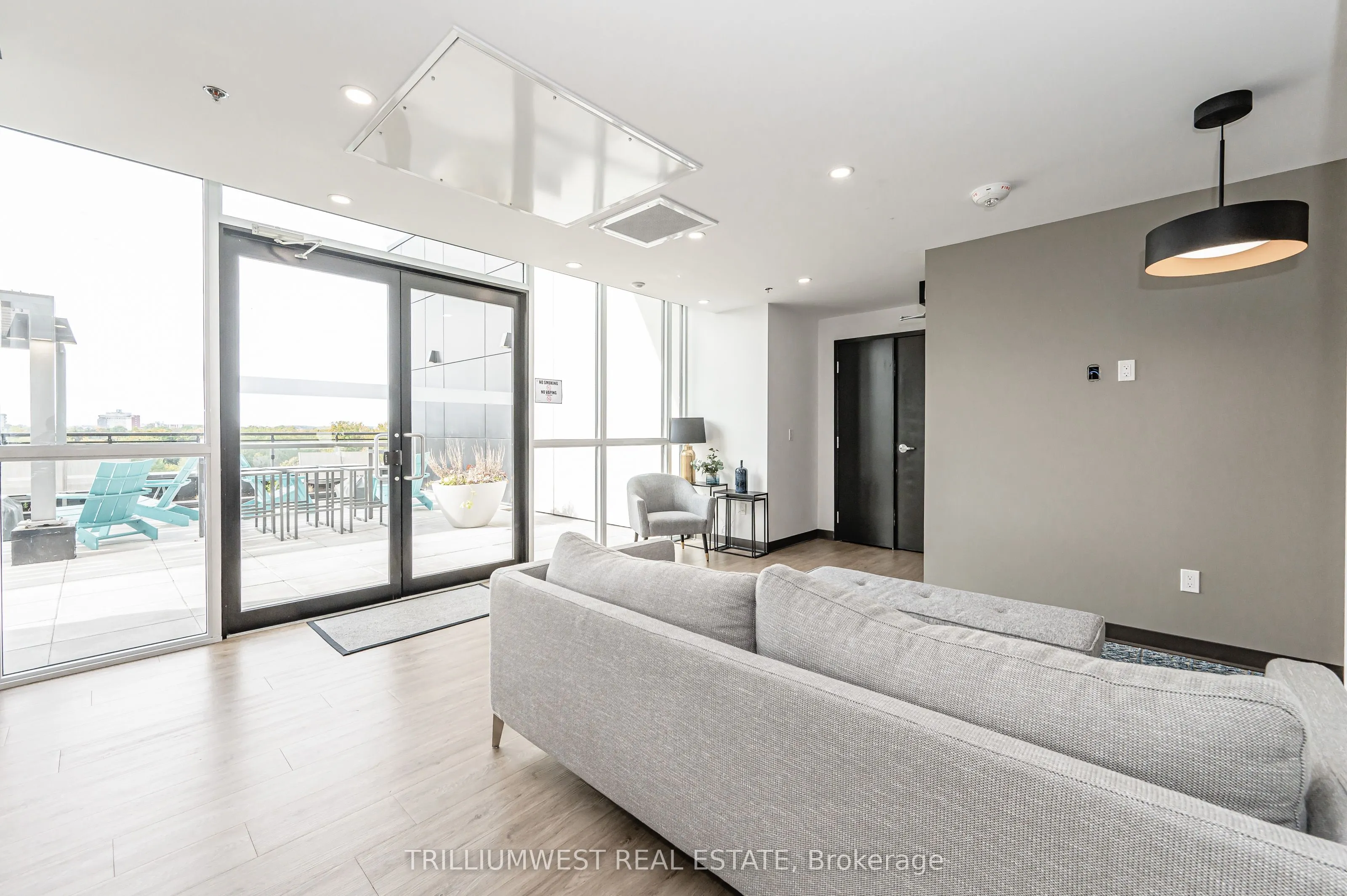 60 Charles Street W, #4