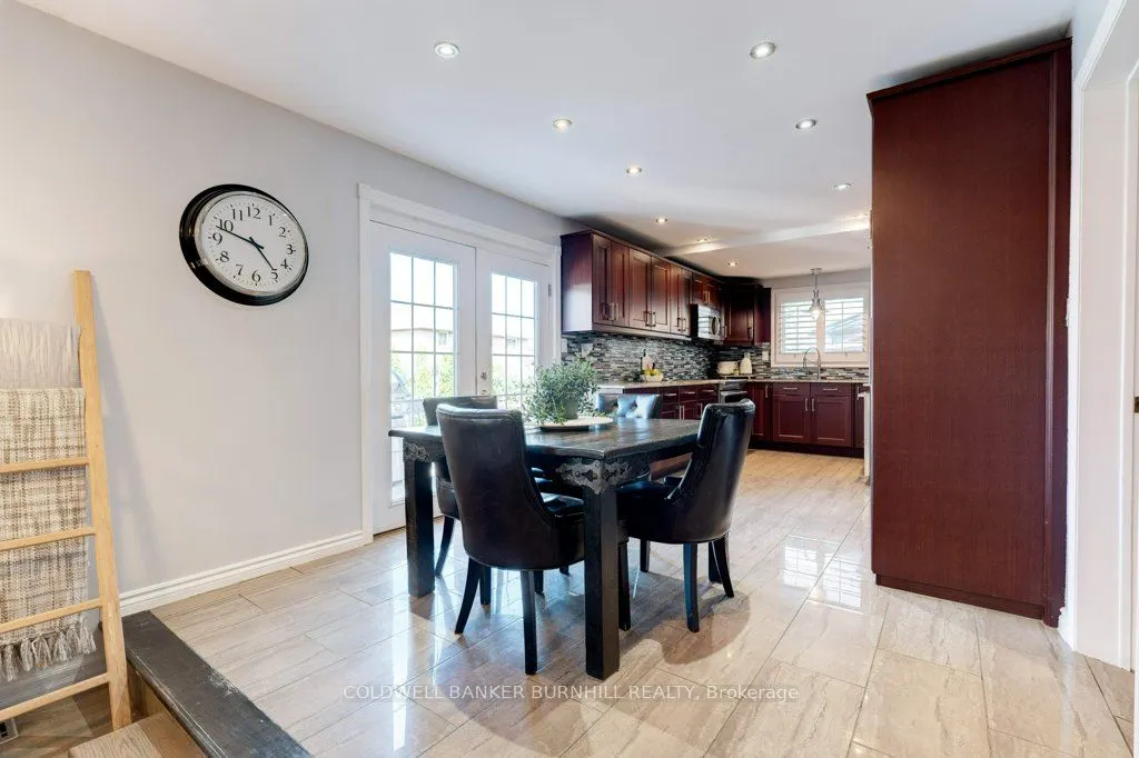 27 Pinewoods Drive
