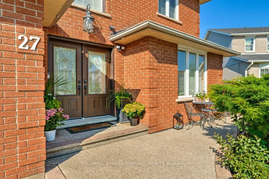 27 Pinewoods Drive