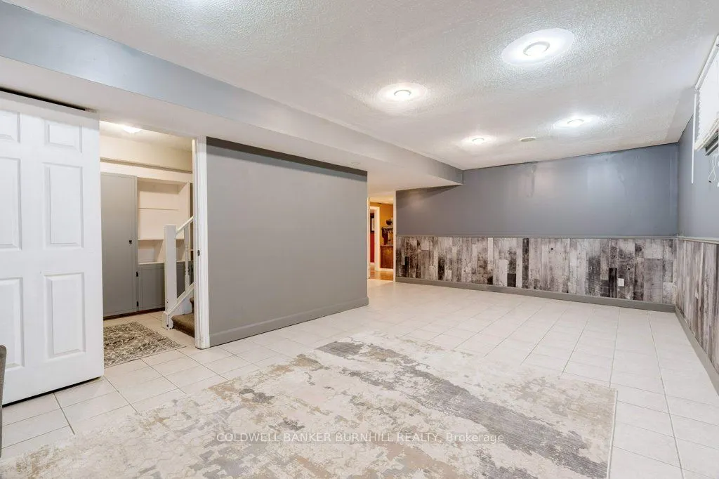 27 Pinewoods Drive