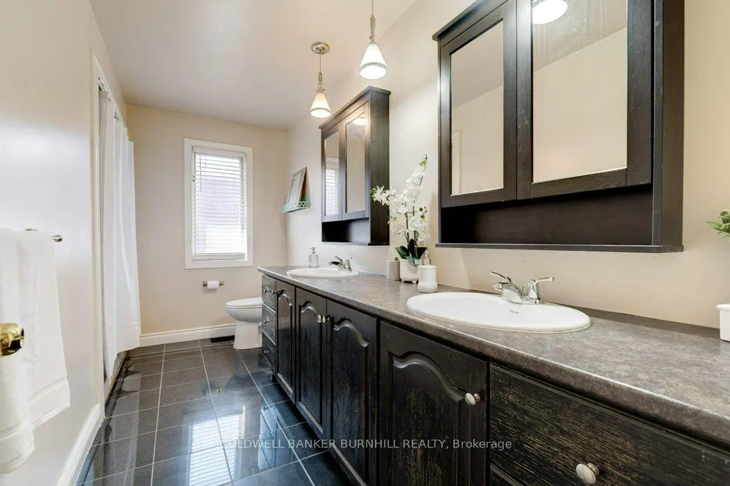 27 Pinewoods Drive