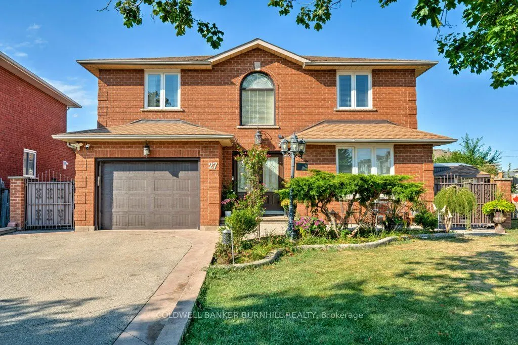 27 Pinewoods Drive