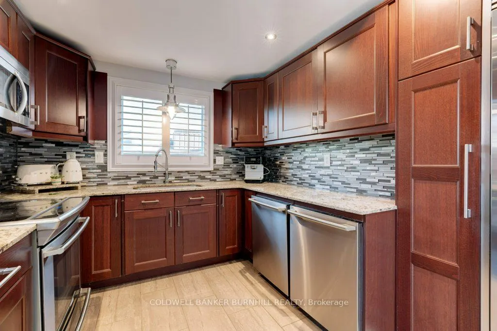 27 Pinewoods Drive