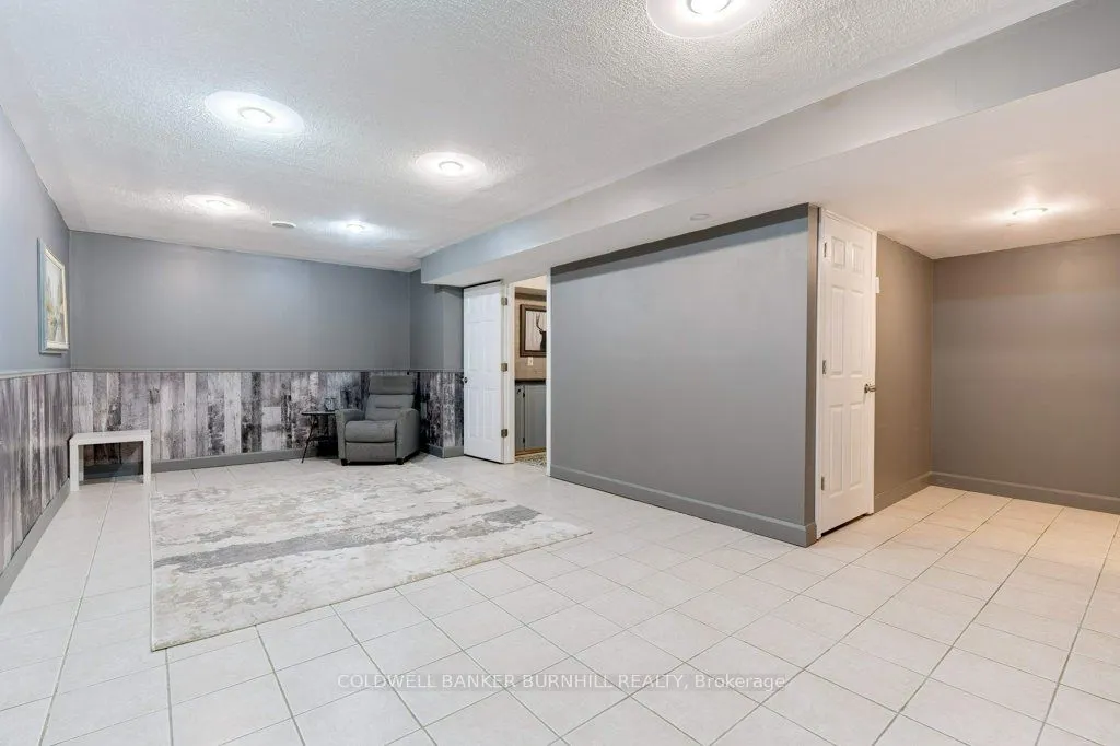 27 Pinewoods Drive