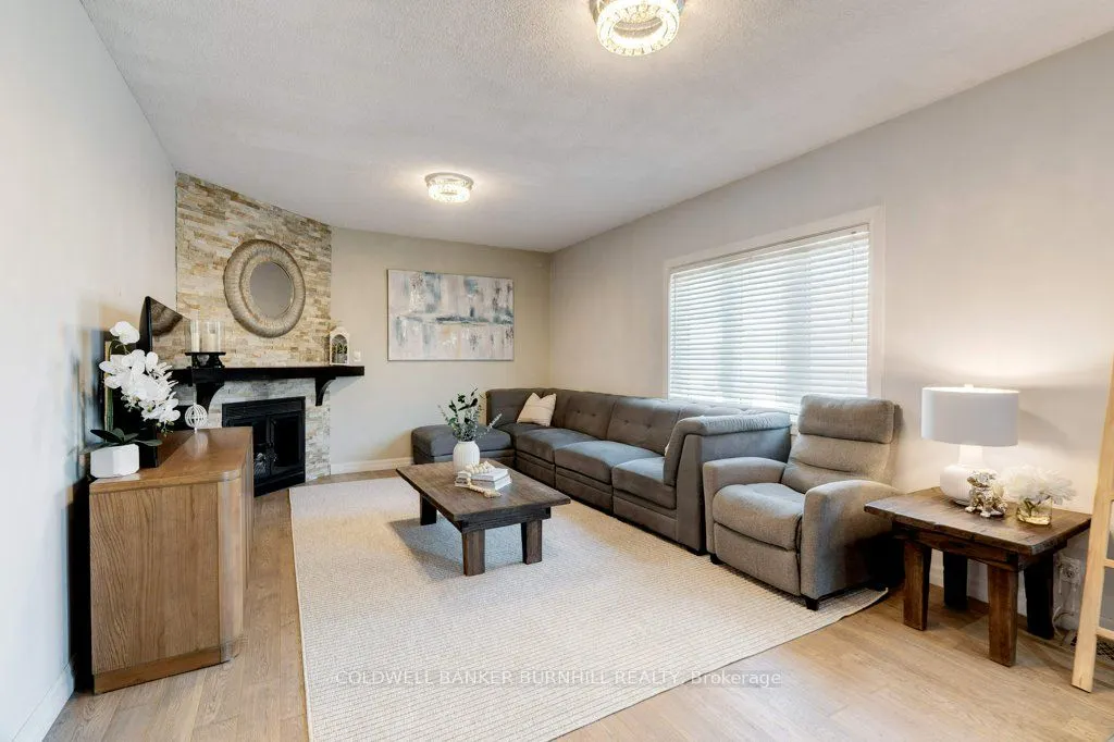 27 Pinewoods Drive