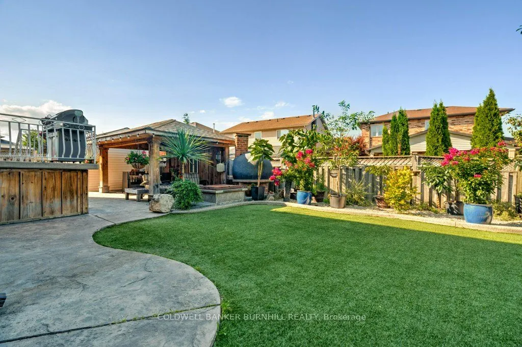 27 Pinewoods Drive