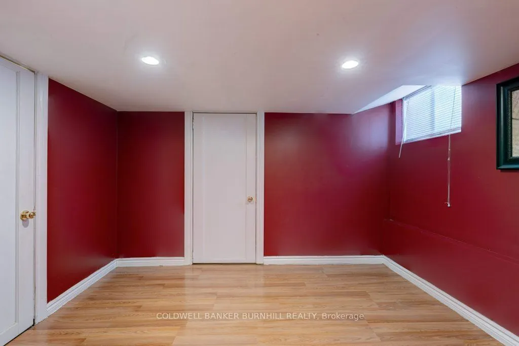 27 Pinewoods Drive