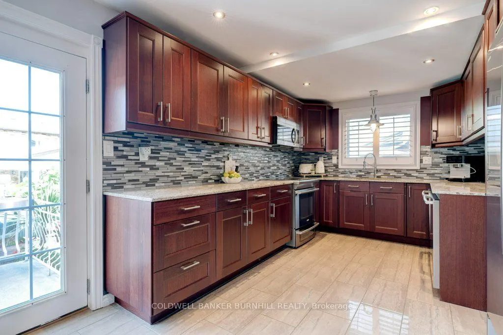 27 Pinewoods Drive