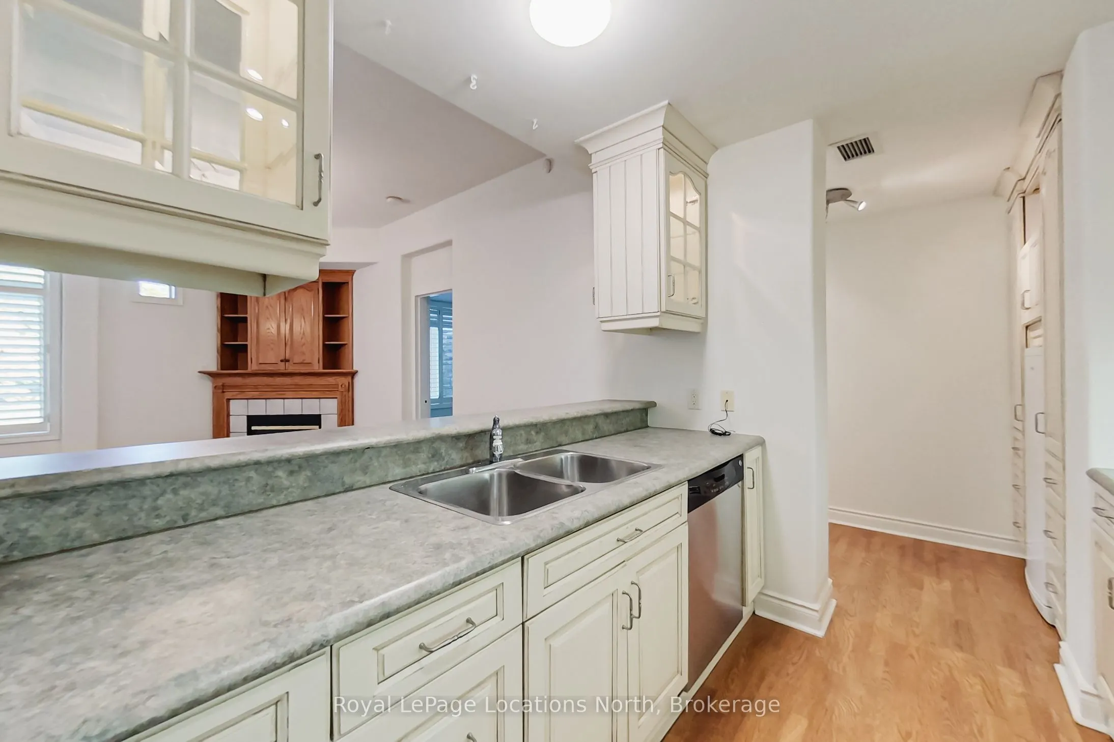 10 Bay Street E, #104