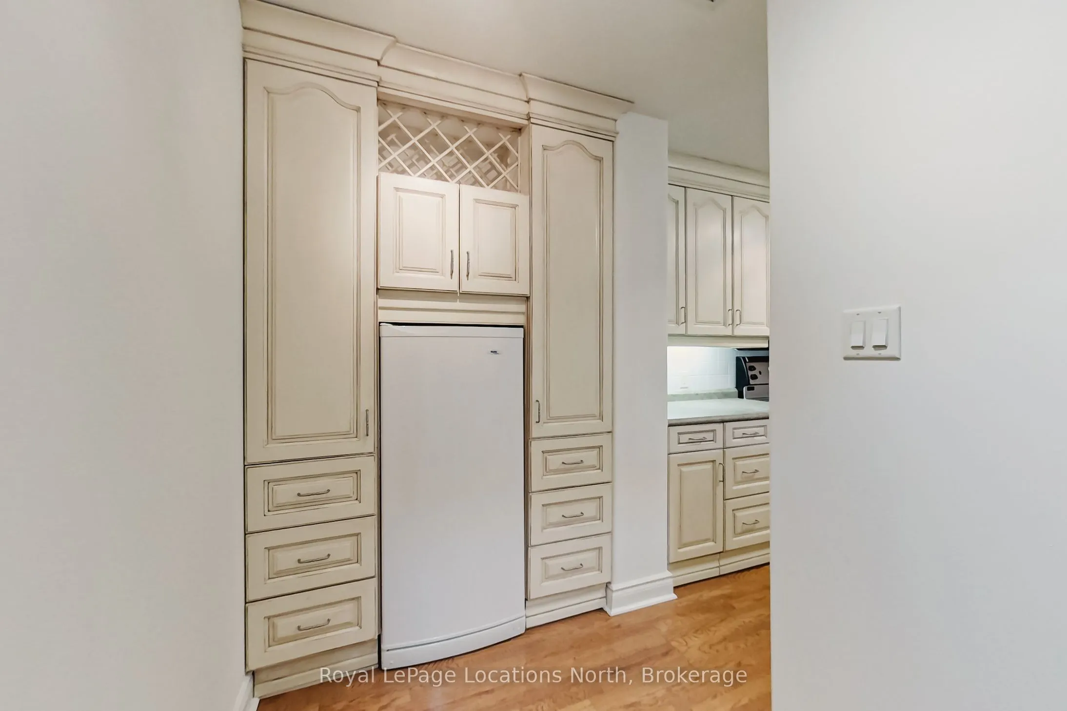 10 Bay Street E, #104