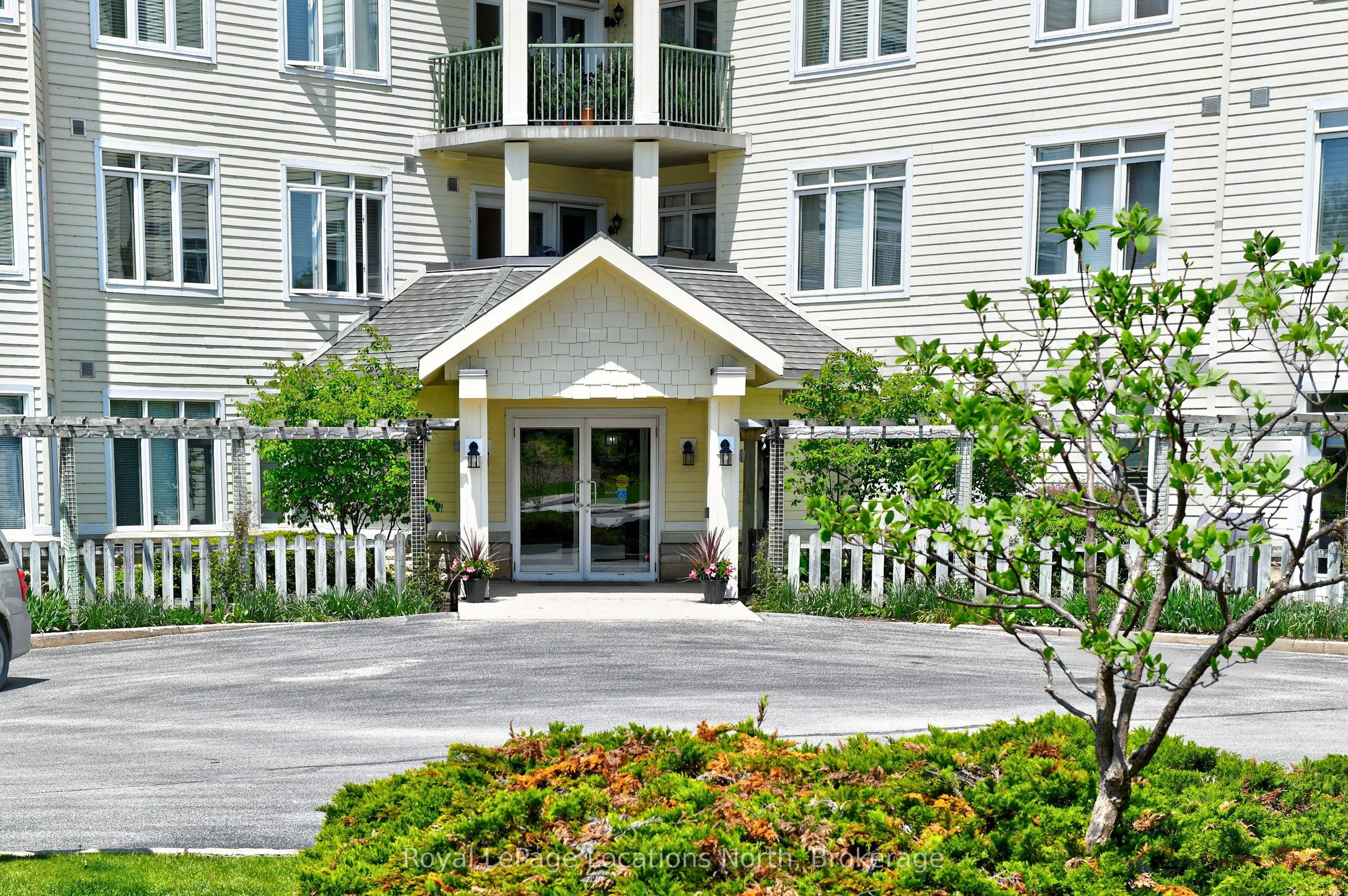 10 Bay Street E, #104