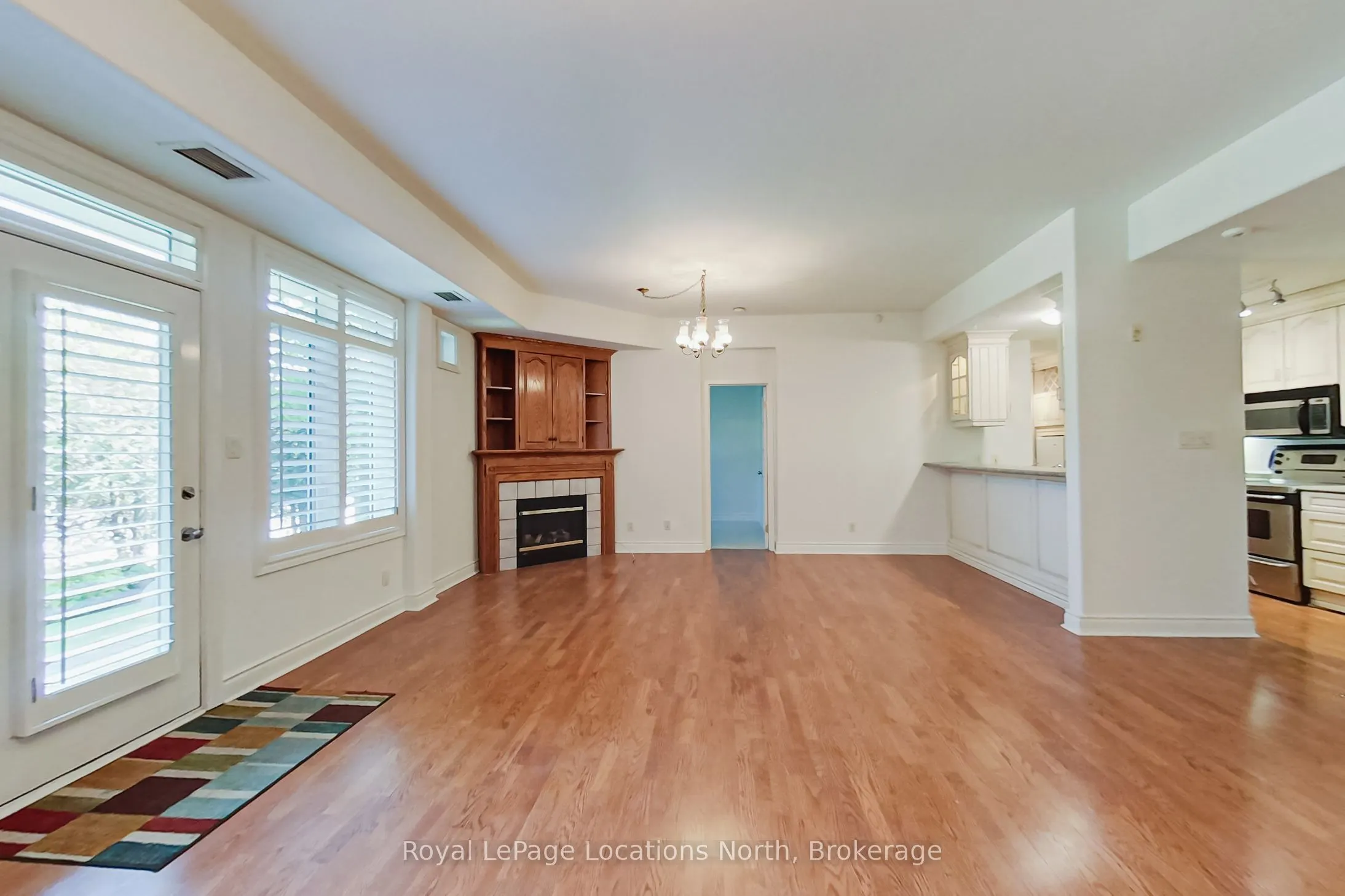 10 Bay Street E, #104