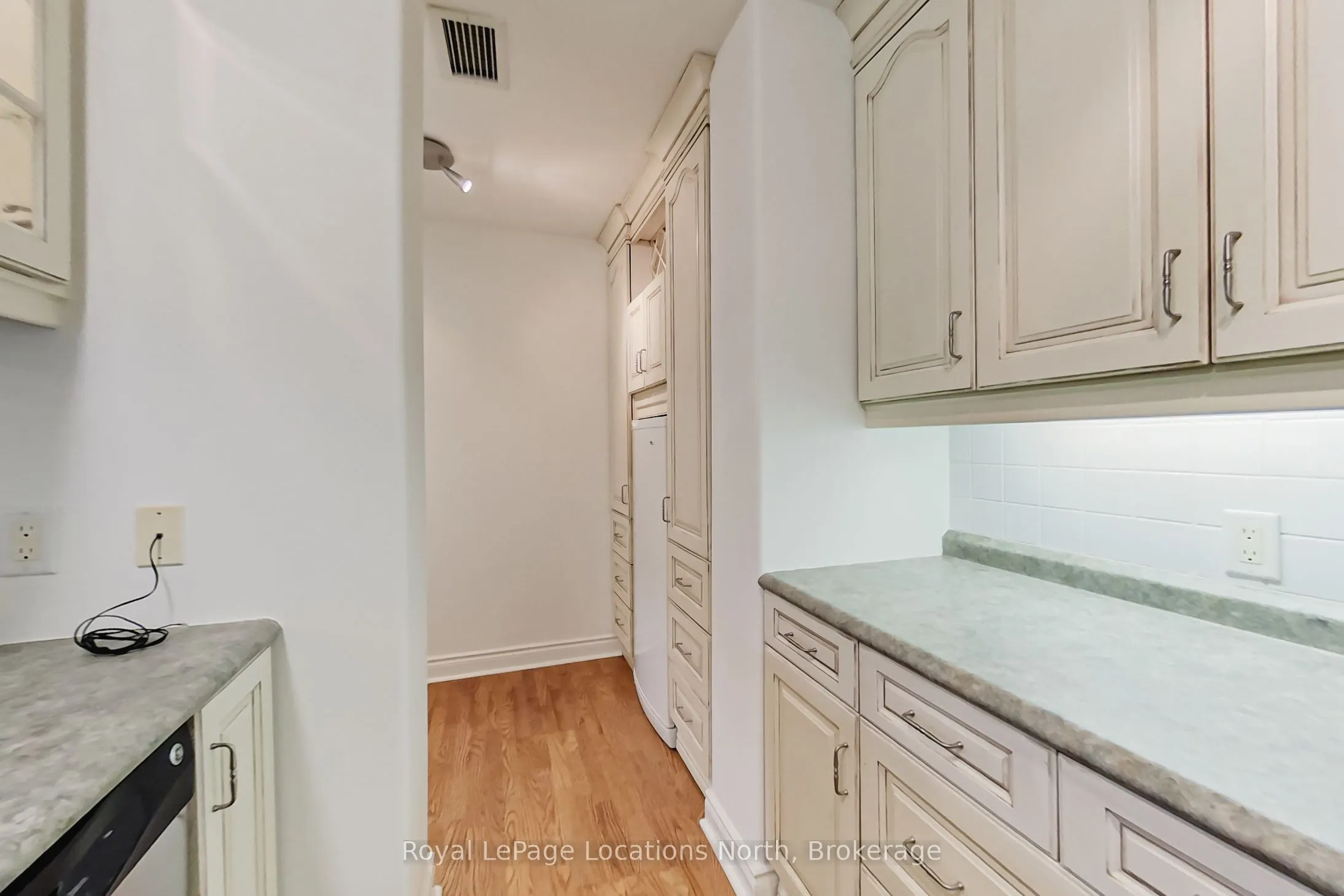 10 Bay Street E, #104