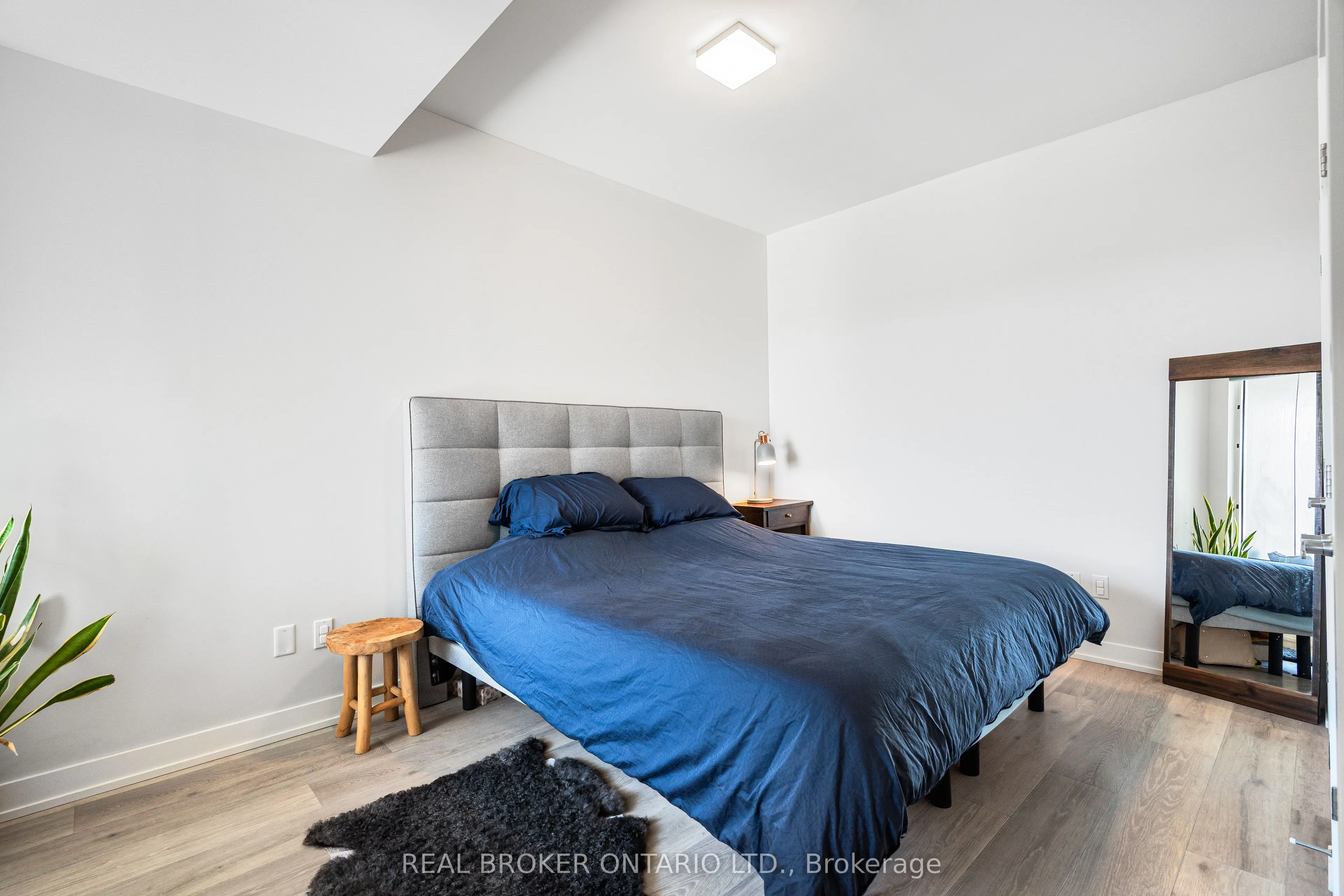 530 De Mazenod Avenue, #310