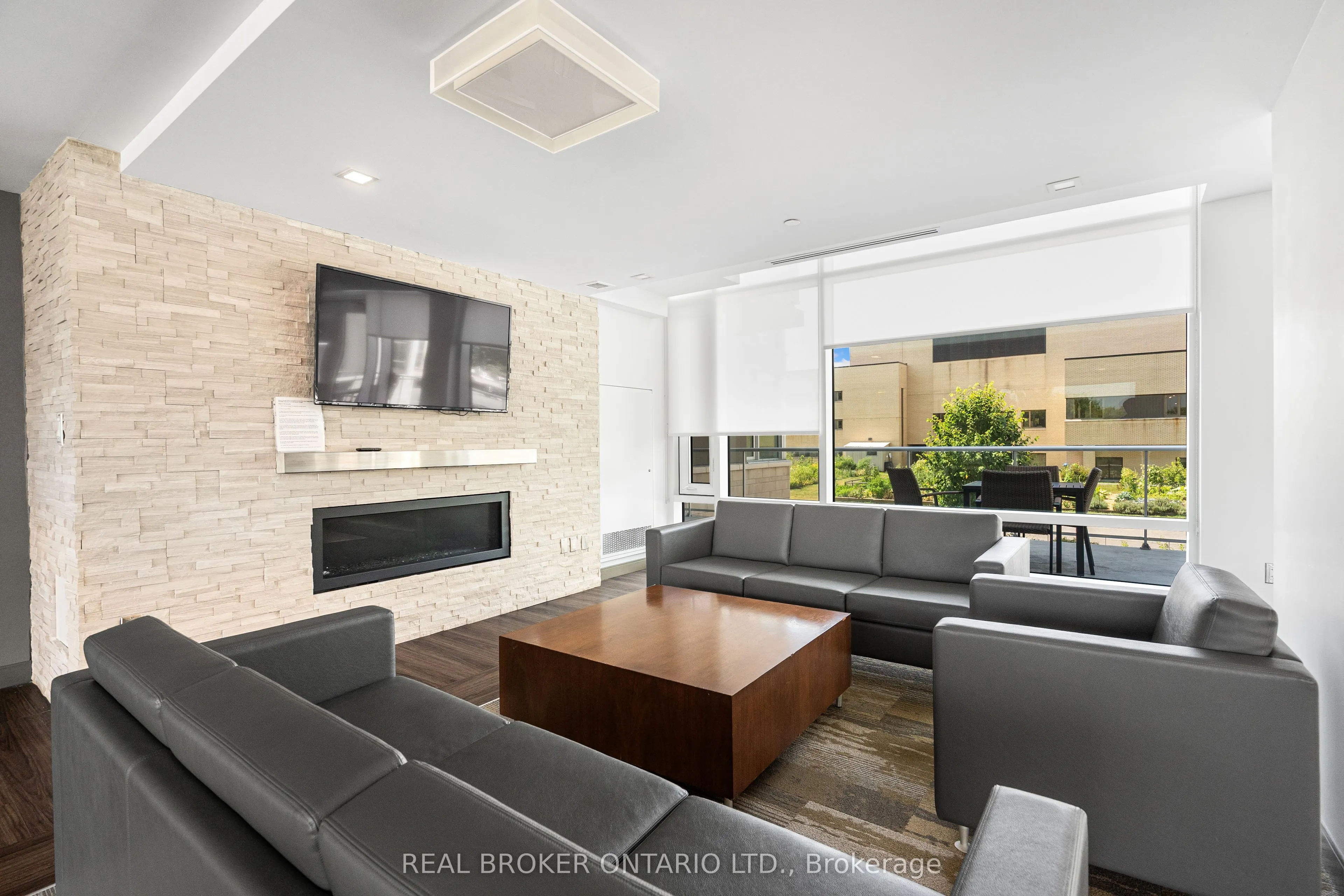 530 De Mazenod Avenue, #310