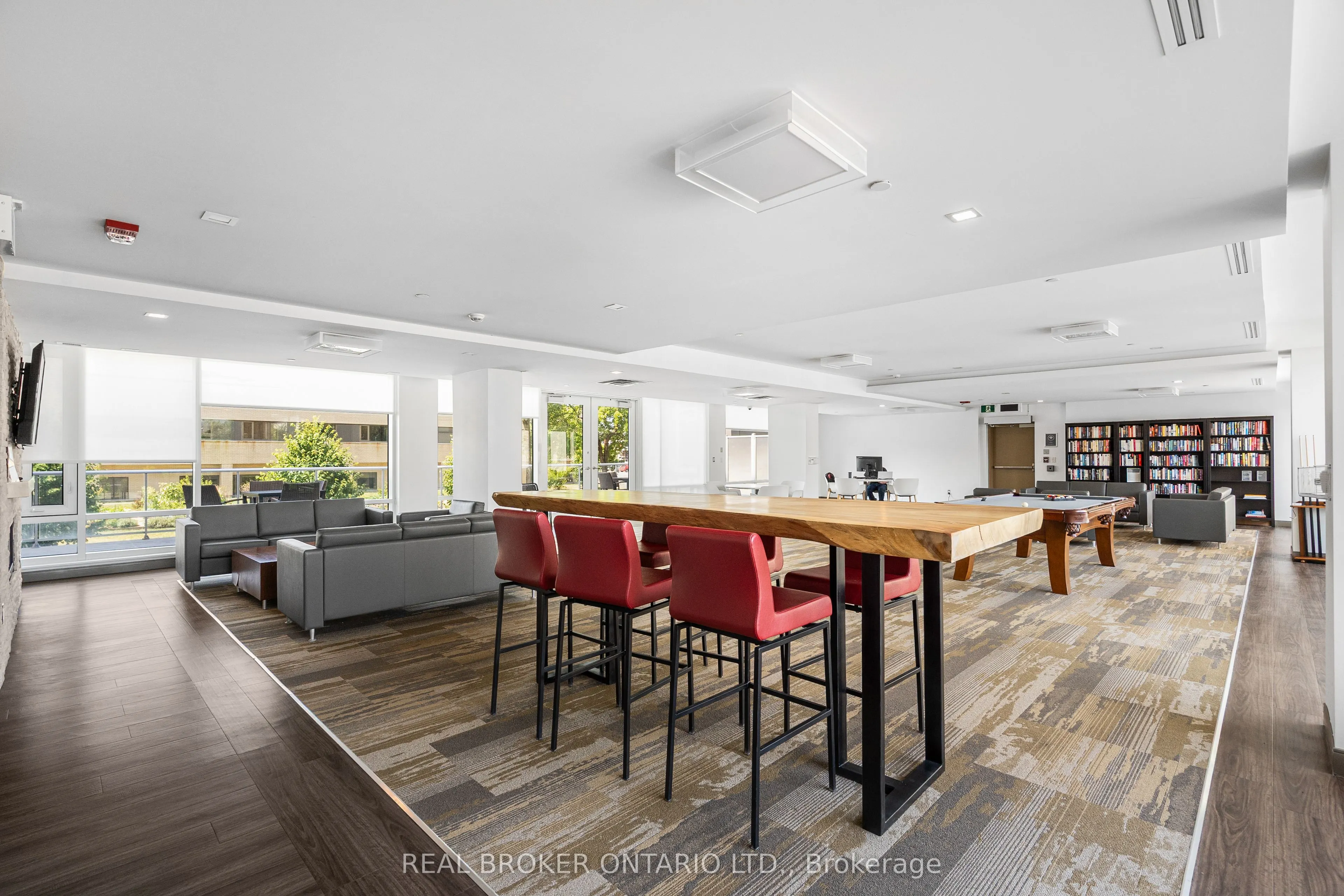 530 De Mazenod Avenue, #310