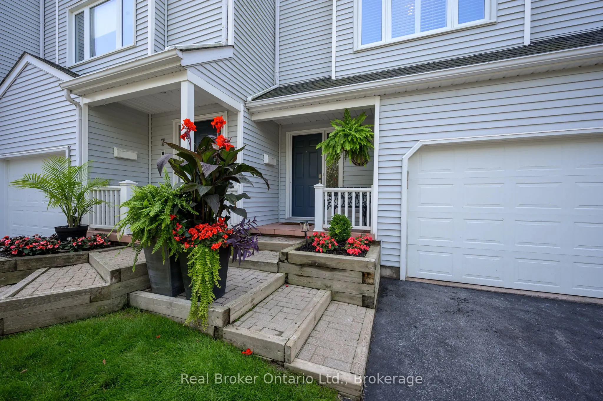 177 Main Street W, #8