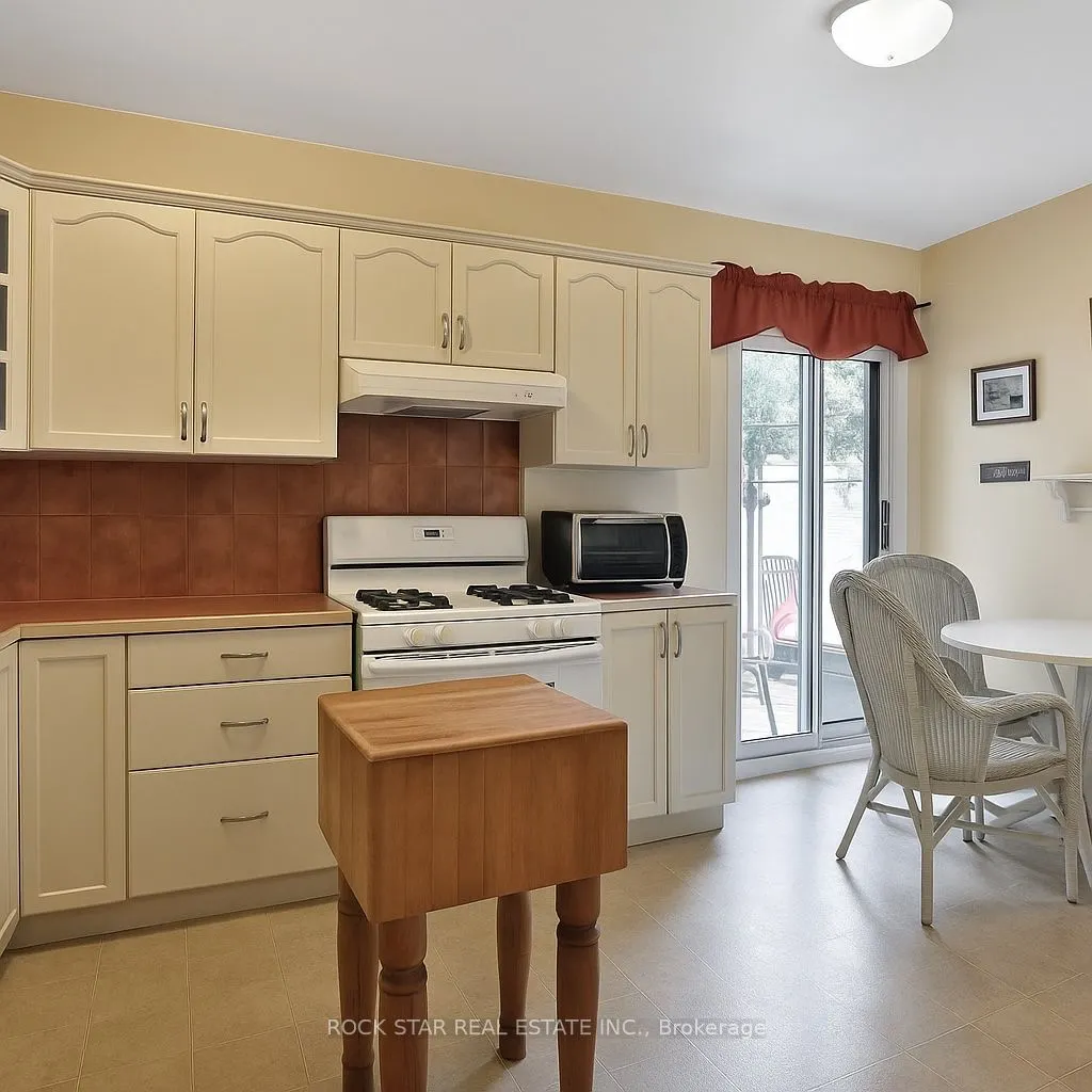 319 Queen Street S, #Main