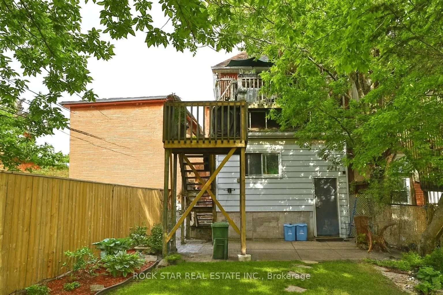 319 Queen Street S, #Main