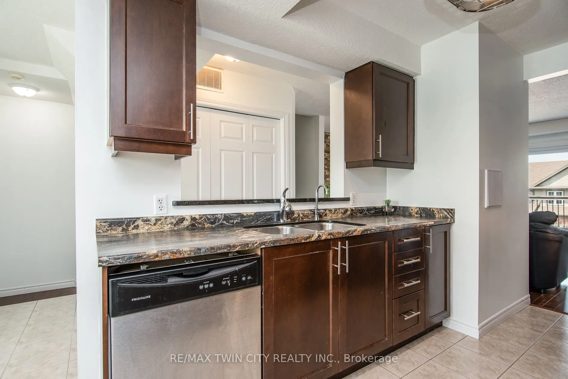 975 Strasburg Road, #22B