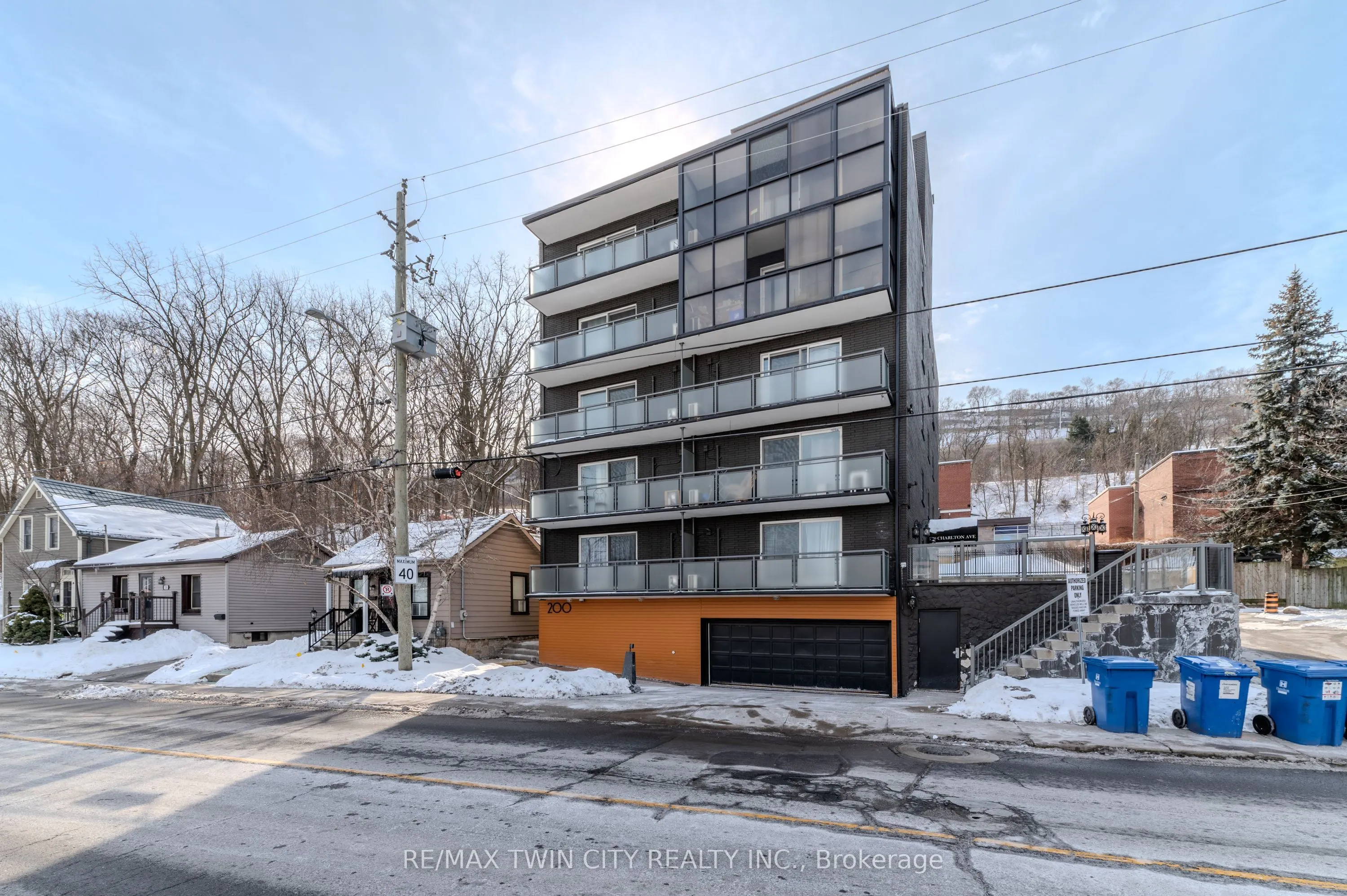 200 Charlton Avenue E