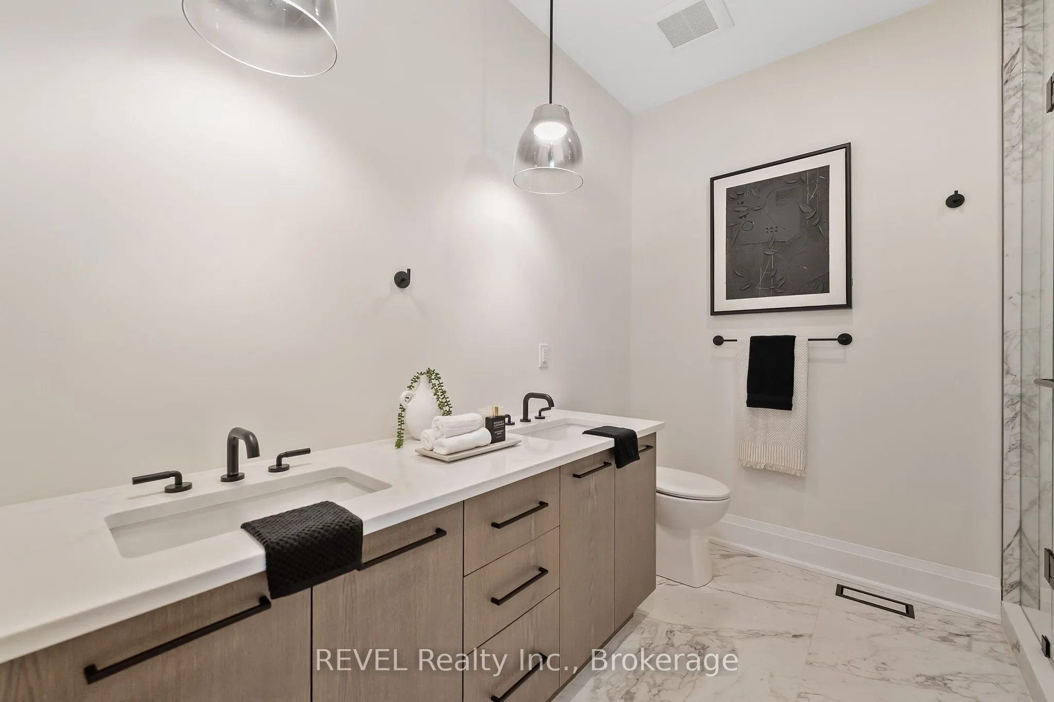 8 Accursi Crescent