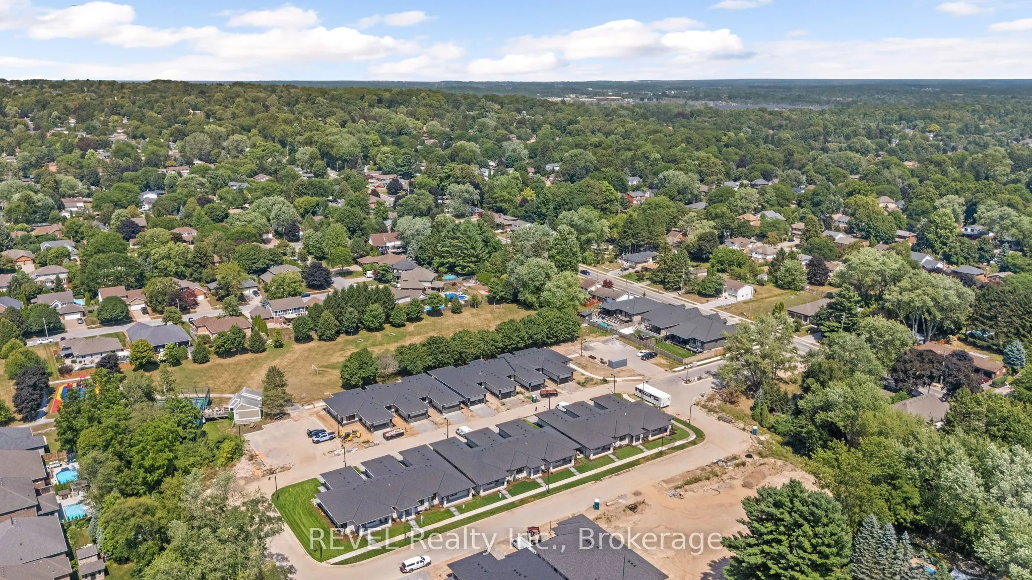 8 Accursi Crescent