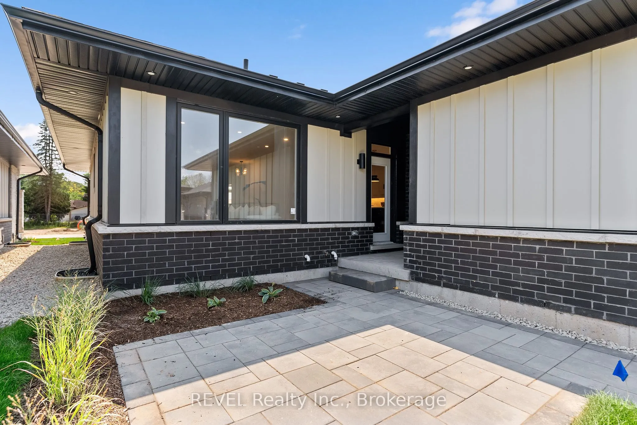 8 Accursi Crescent