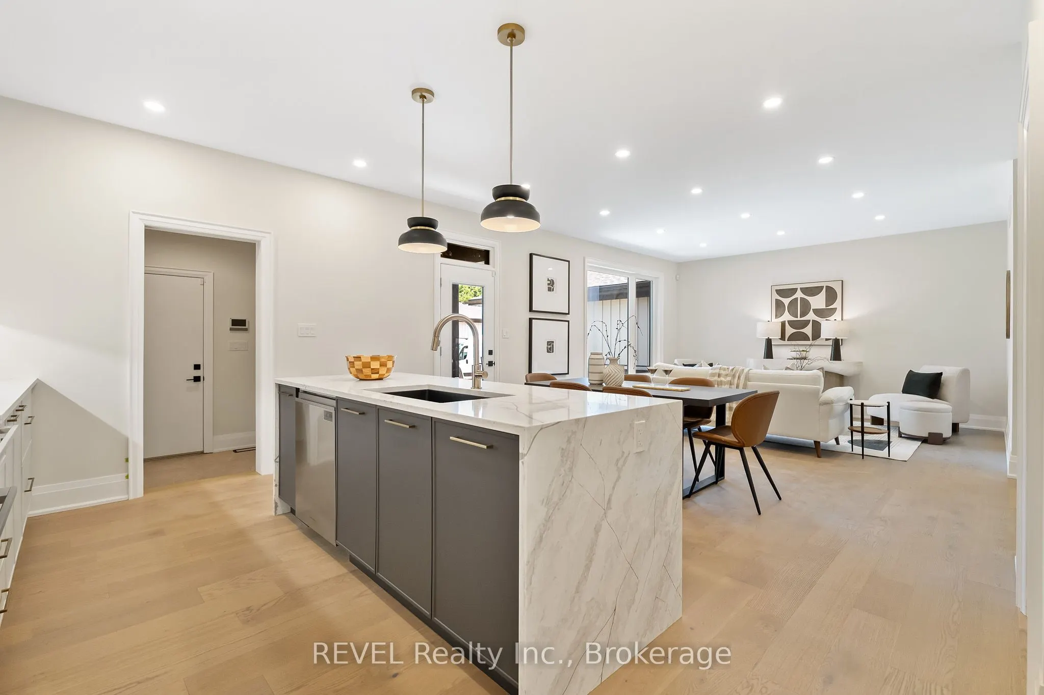 8 Accursi Crescent