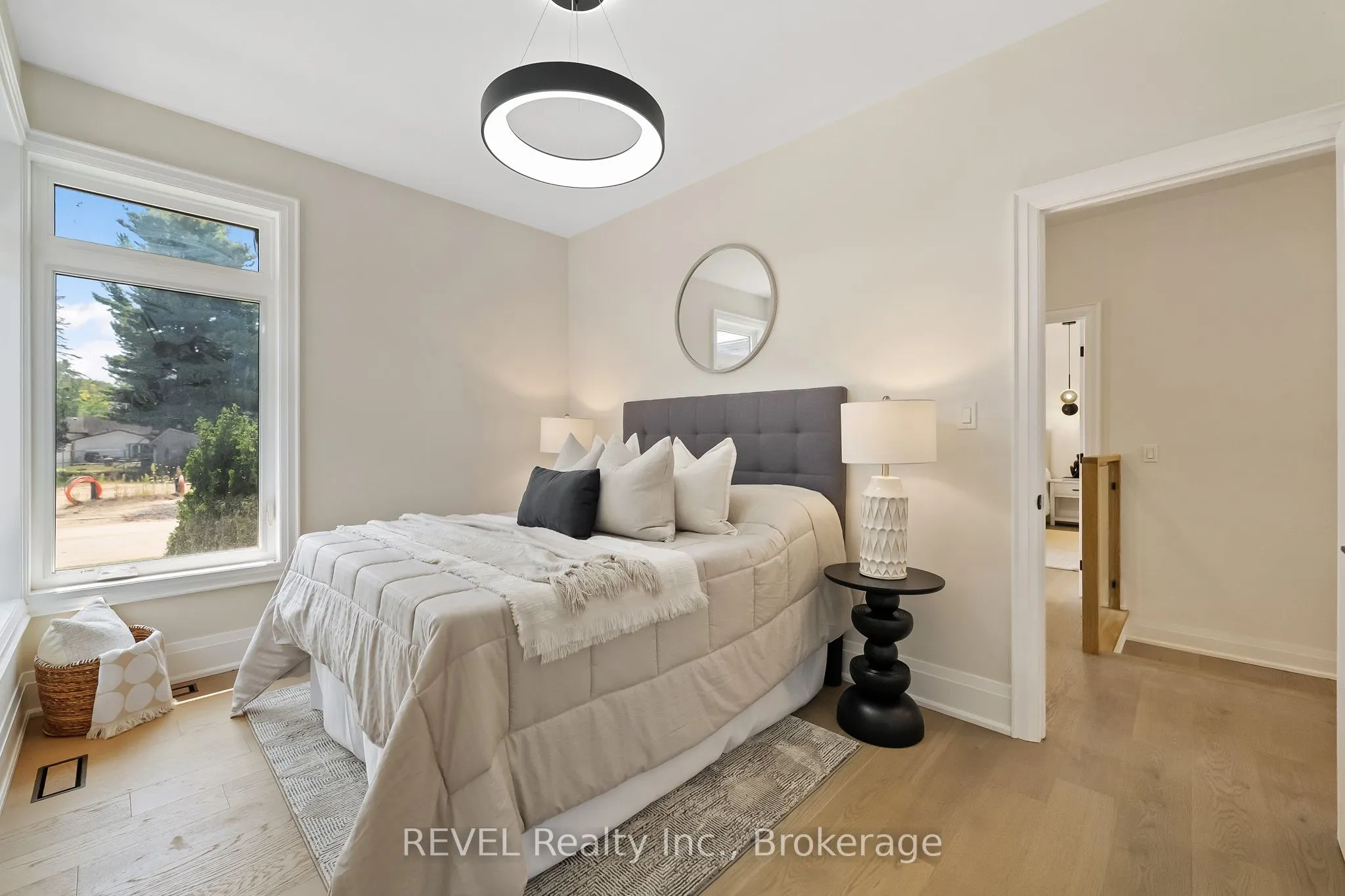 8 Accursi Crescent