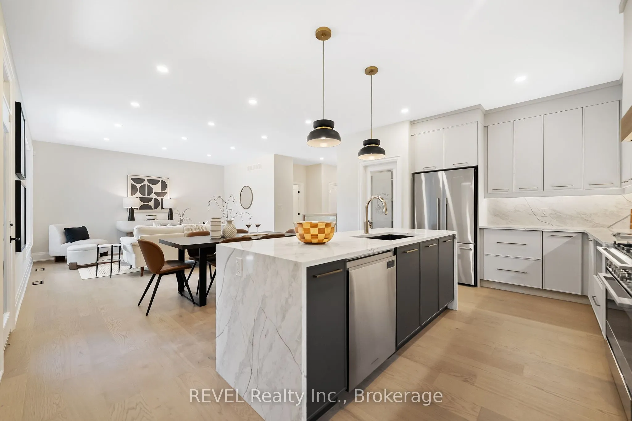 8 Accursi Crescent