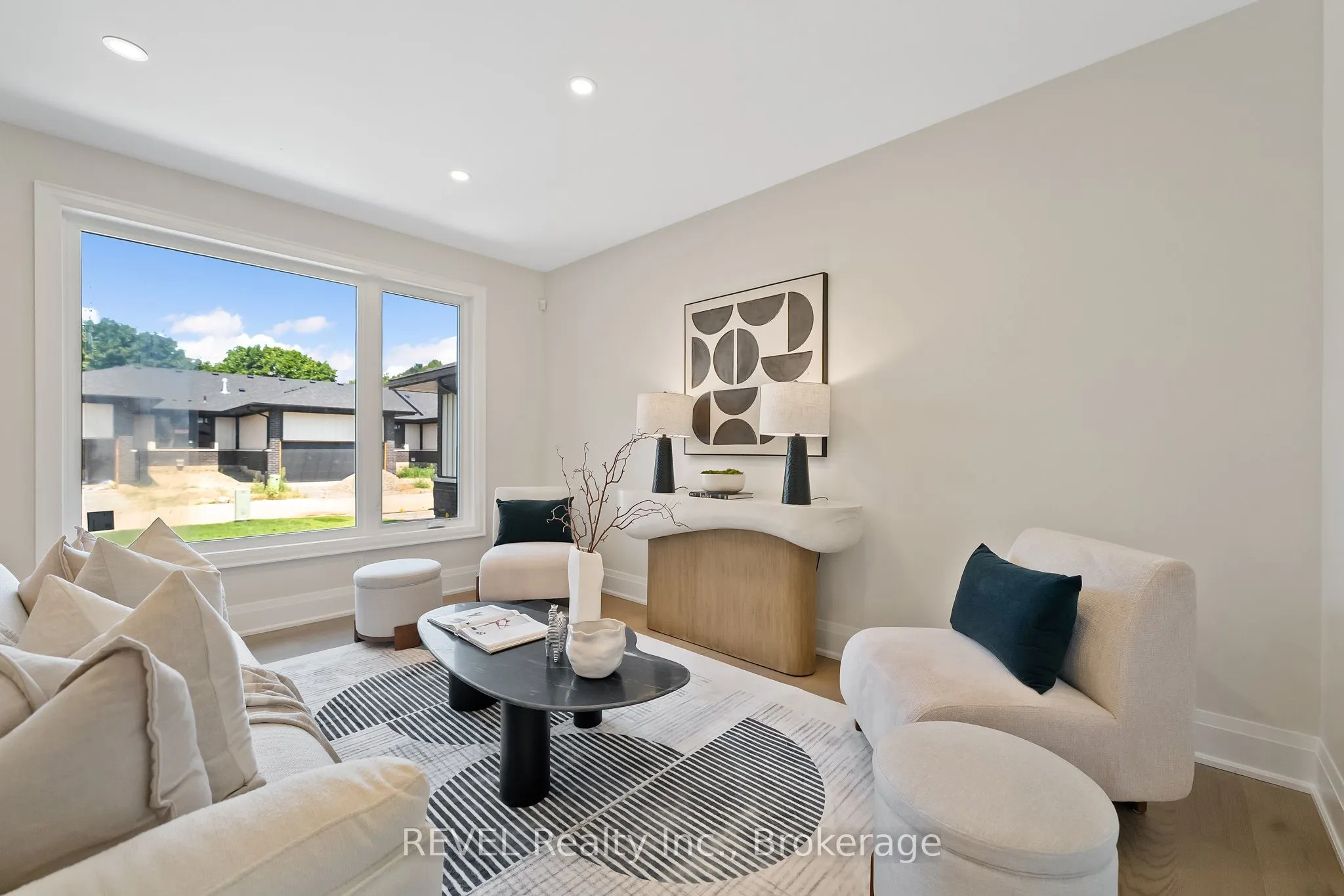 8 Accursi Crescent