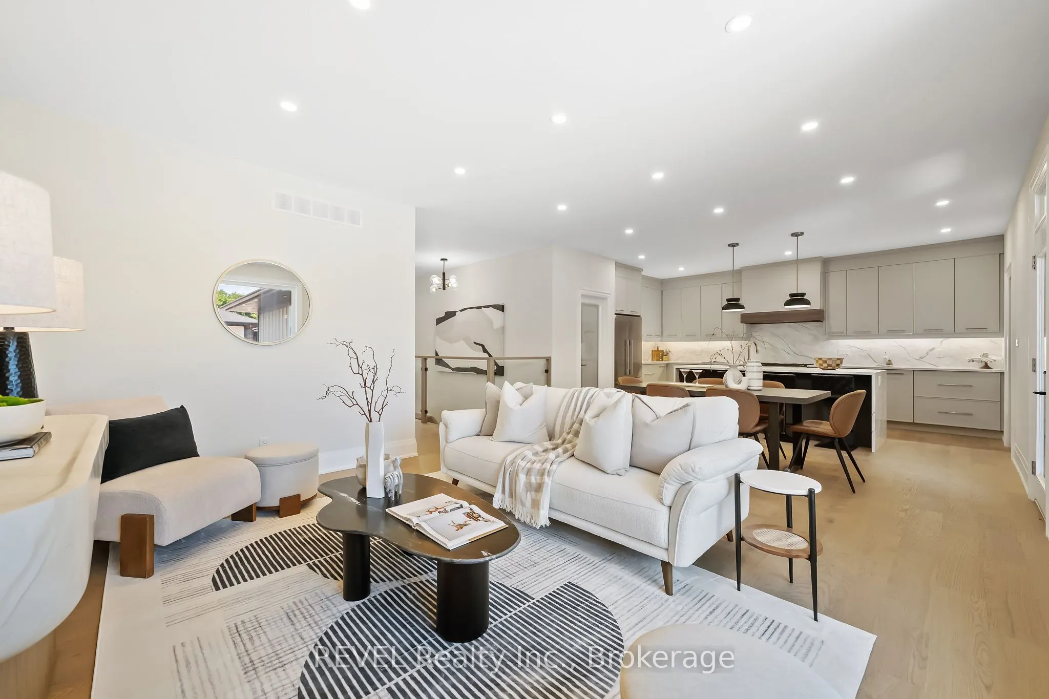 8 Accursi Crescent