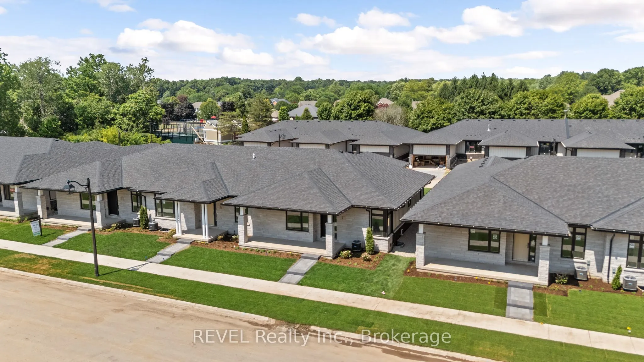 8 Accursi Crescent