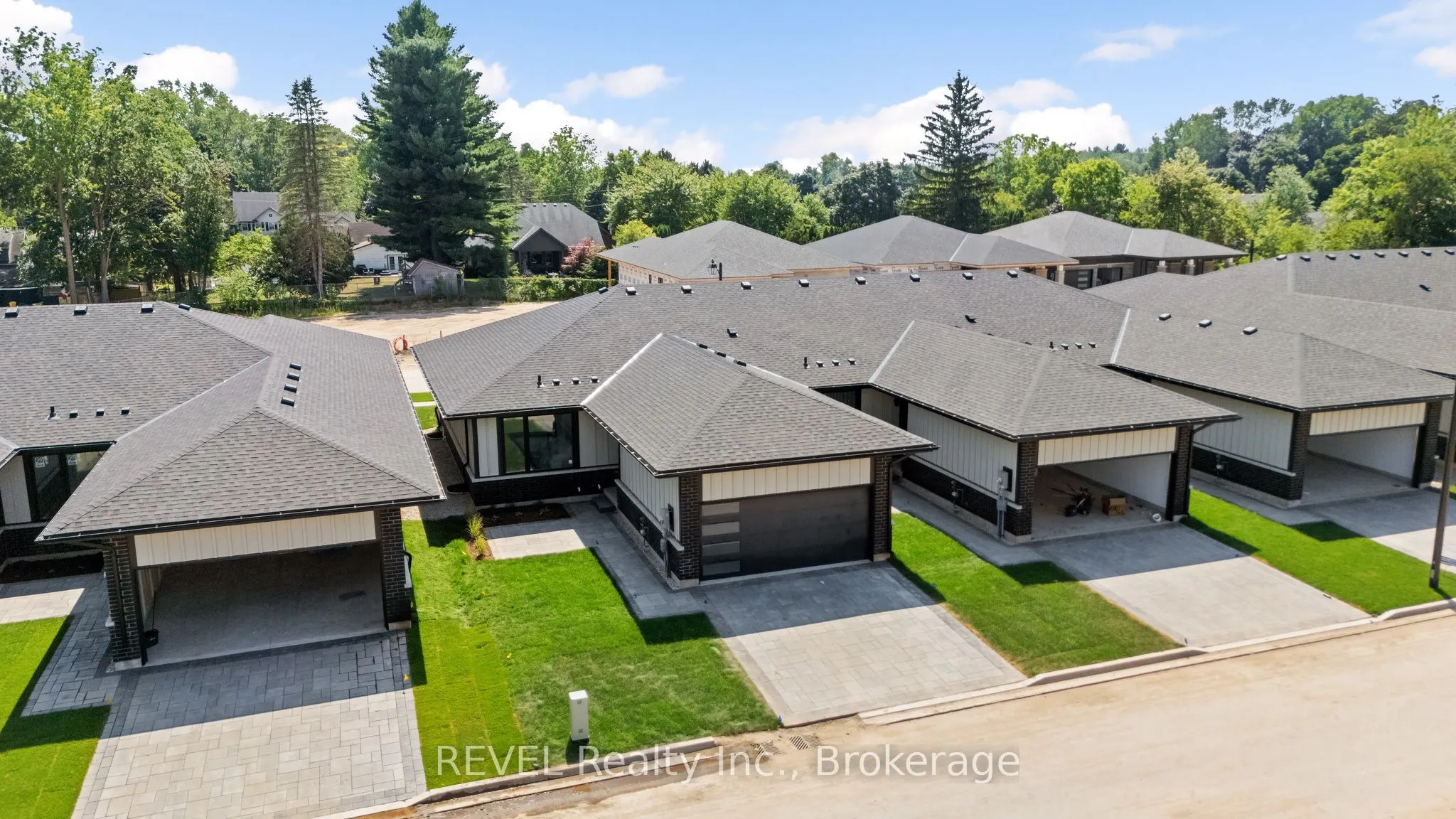 8 Accursi Crescent