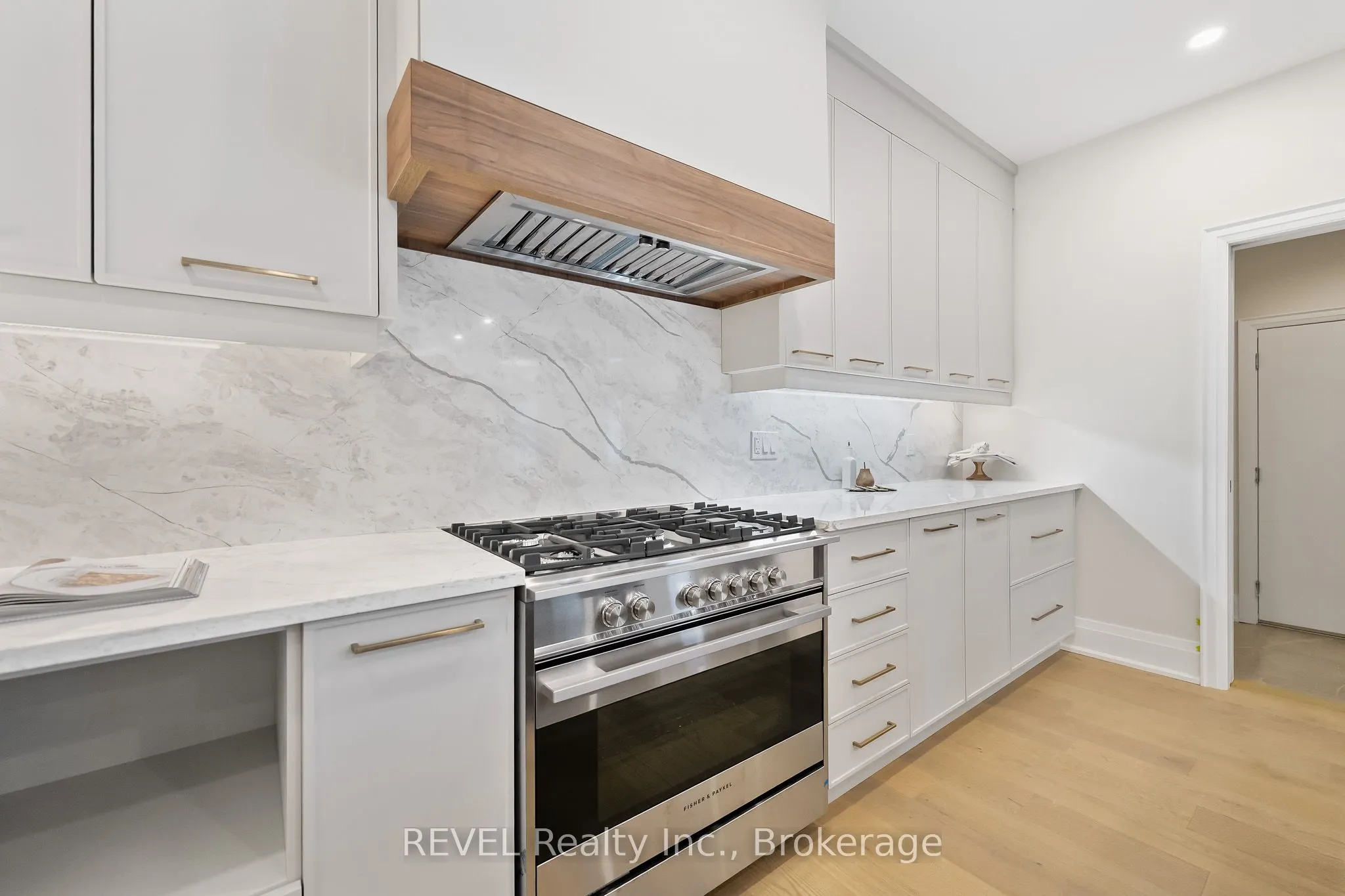 8 Accursi Crescent