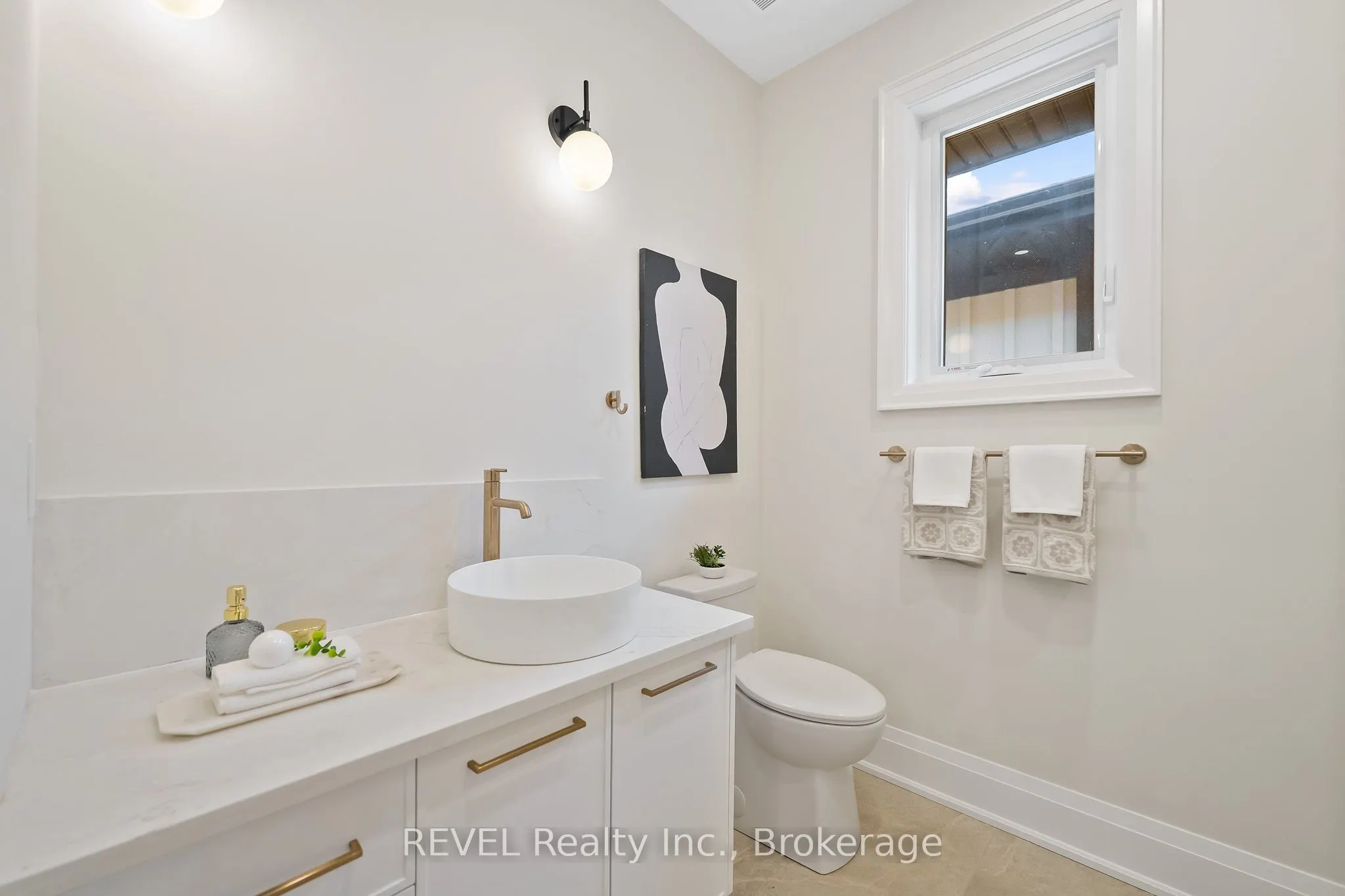 8 Accursi Crescent