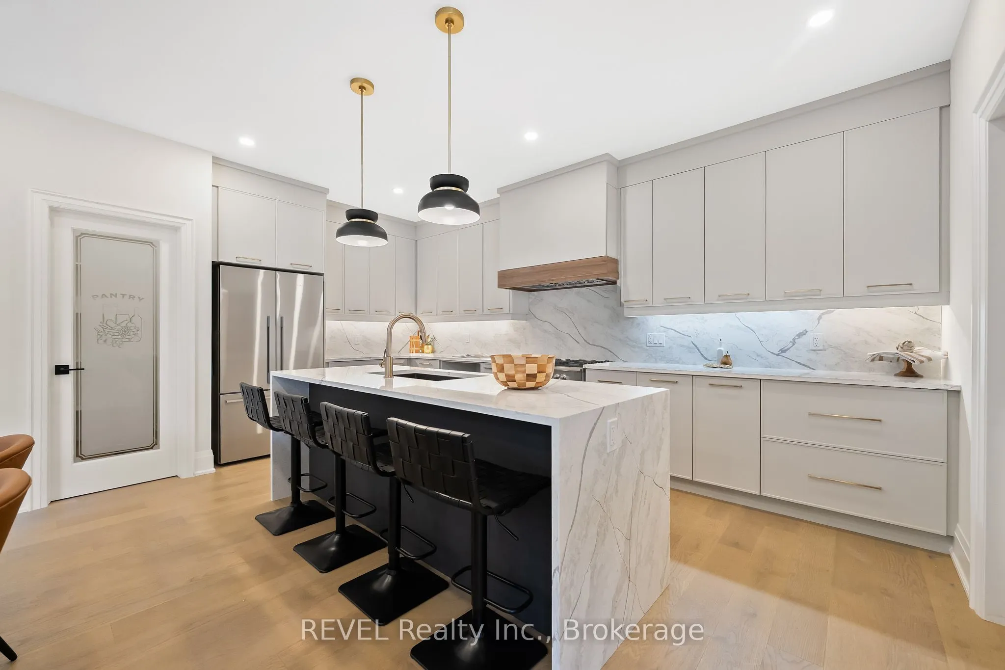 8 Accursi Crescent