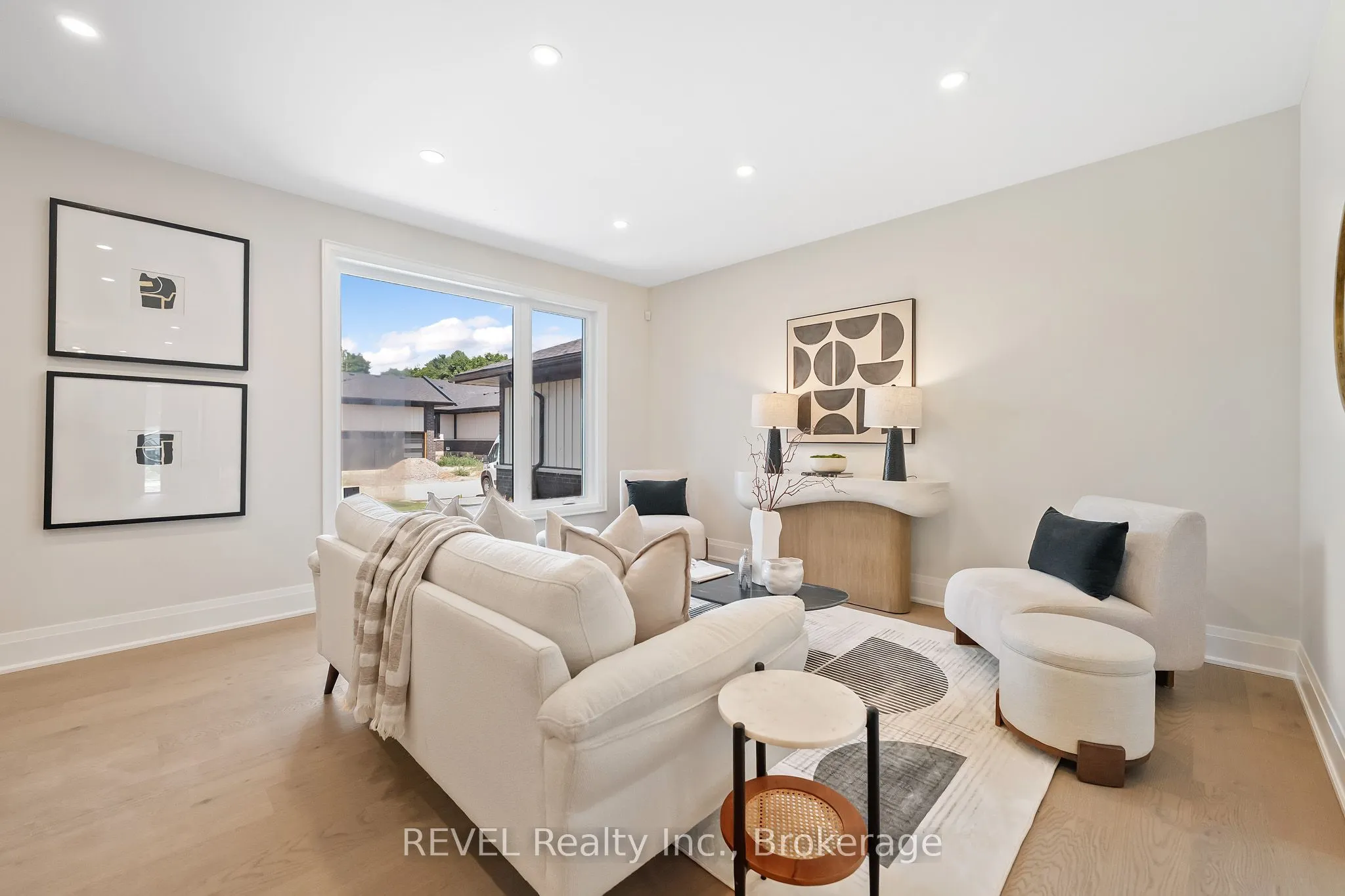 8 Accursi Crescent