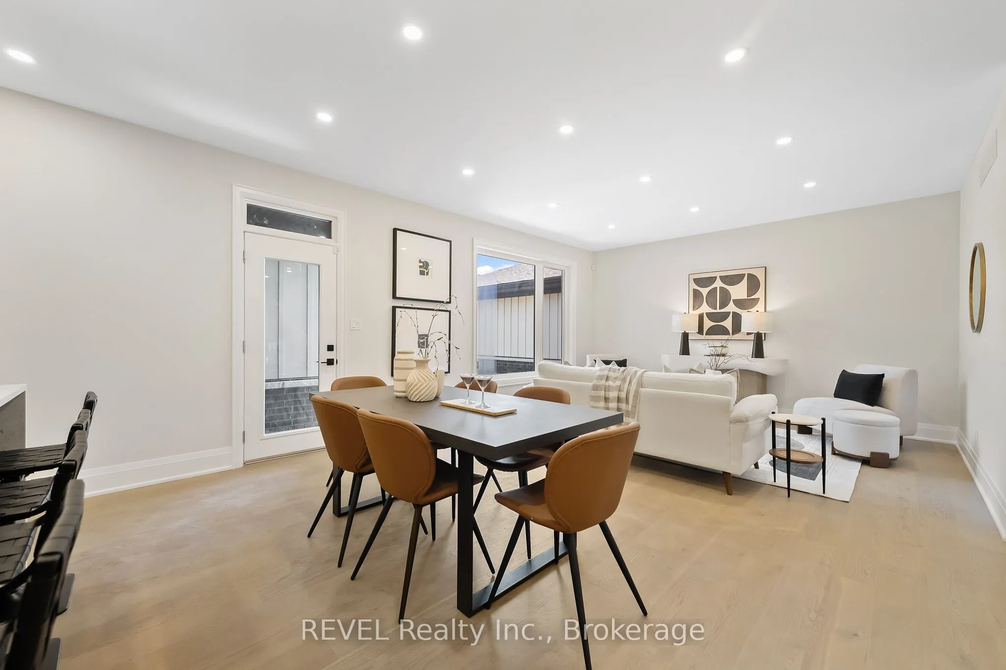 8 Accursi Crescent